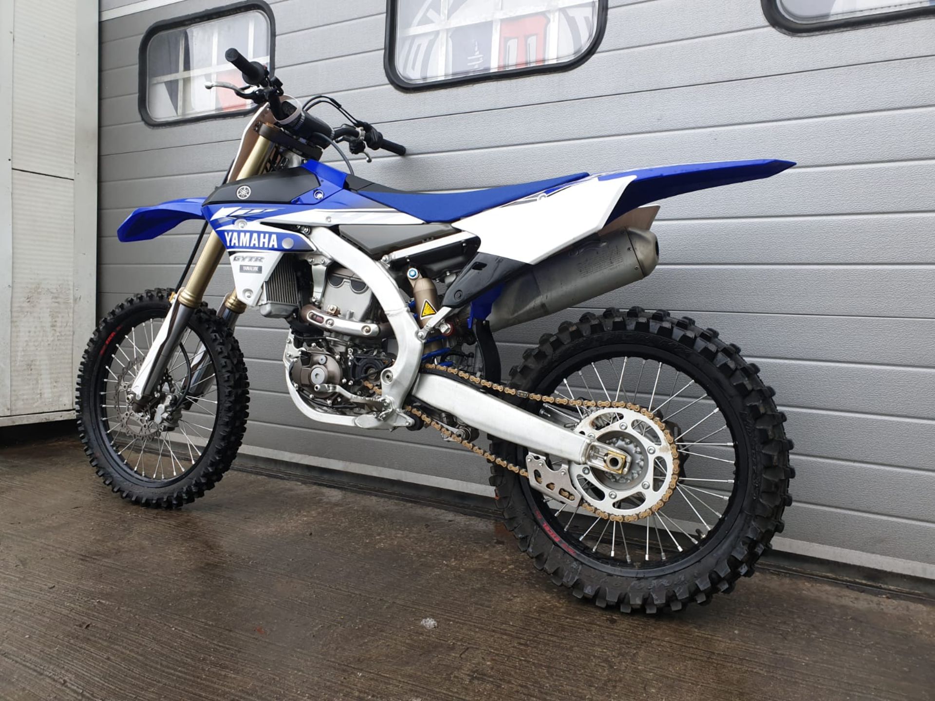 2017 YAMAHA YZF450 HAS BEEN UP AND RUNNING FOR ONLY ONE HOUR, C/W ORIGINAL BOOKS *NO VAT* - Image 2 of 8