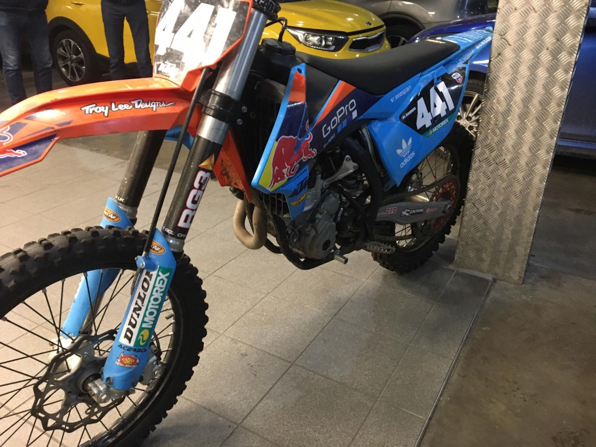 2018 KTM 250 MOTORCROSS BIKE, IN PERFECT WORKING ORDER, STARTS AND DRIVES, ELECTRIC STARTS *NO VAT* - Image 3 of 5