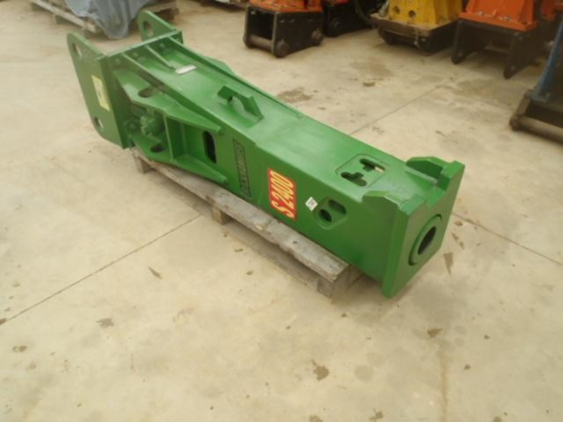 NEVER USED ROCK HAMMER S2400 HYDRAULIC HAMMER, SUIT 20 TONNER, C/W NEW PICK, WEIGHT 1200 KG *NO VAT* - Image 4 of 7