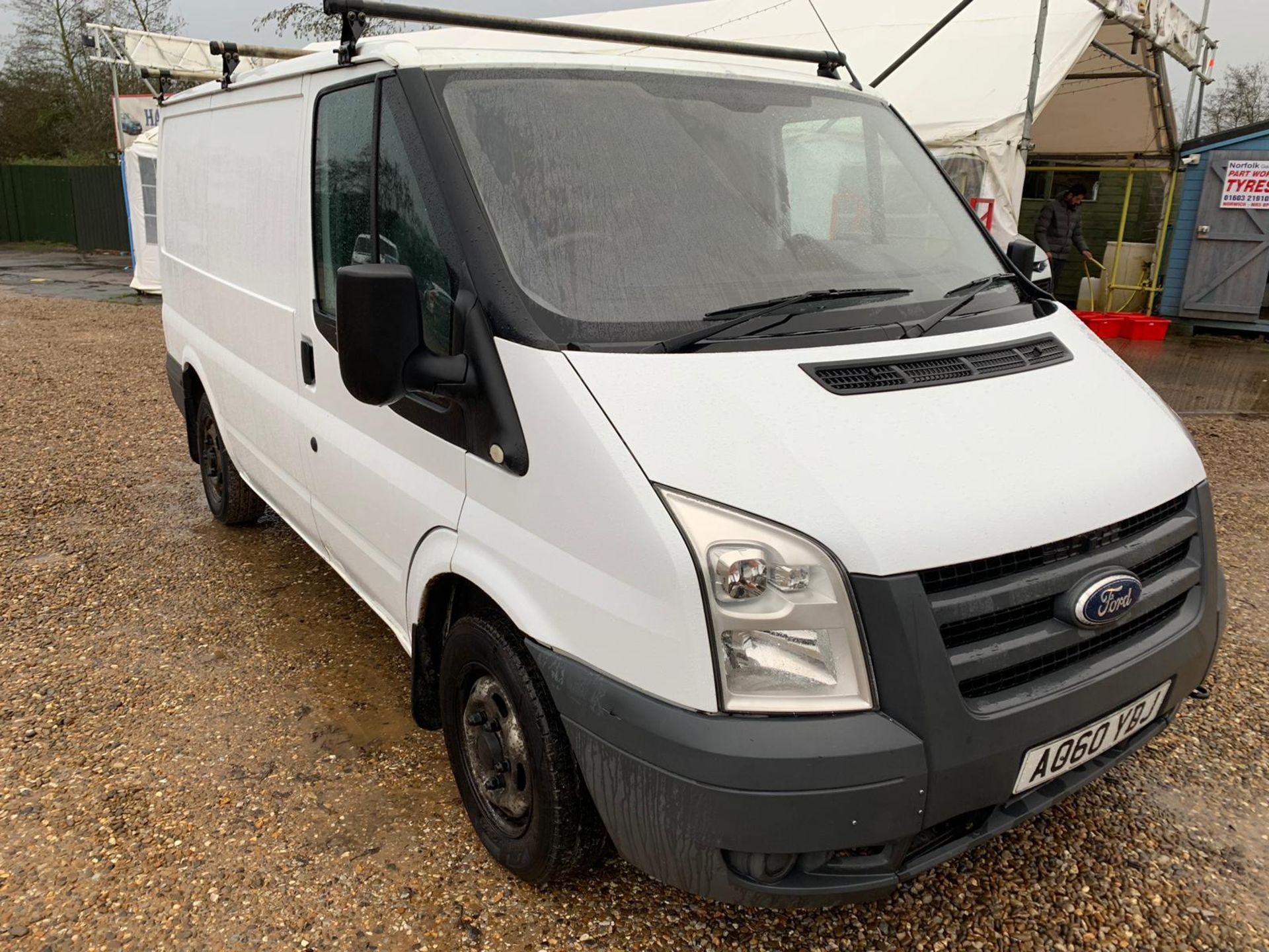 2010/60 REG FORD TRANSIT 85 T260M FWD 2.2 DIESEL WHITE PANEL VAN, SHOWING 1 FORMER KEEPER *NO VAT*