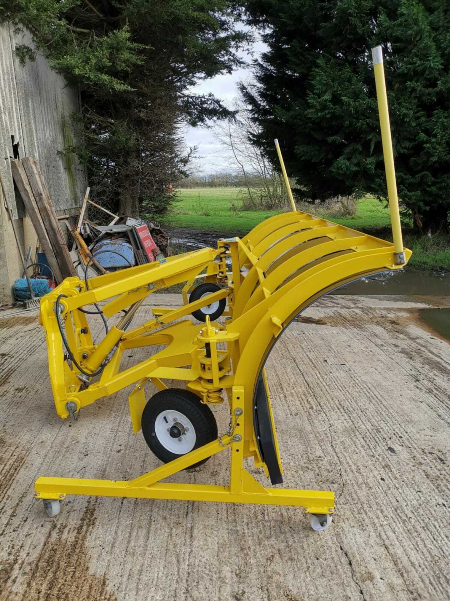 SNOW PLOUGH, TRACTOR, LORRY, ECON MODEL: WSPFPR39, DIRECT FROM M.O.D, 10' BLADE OR 3m. *PLUS VAT* - Image 6 of 8