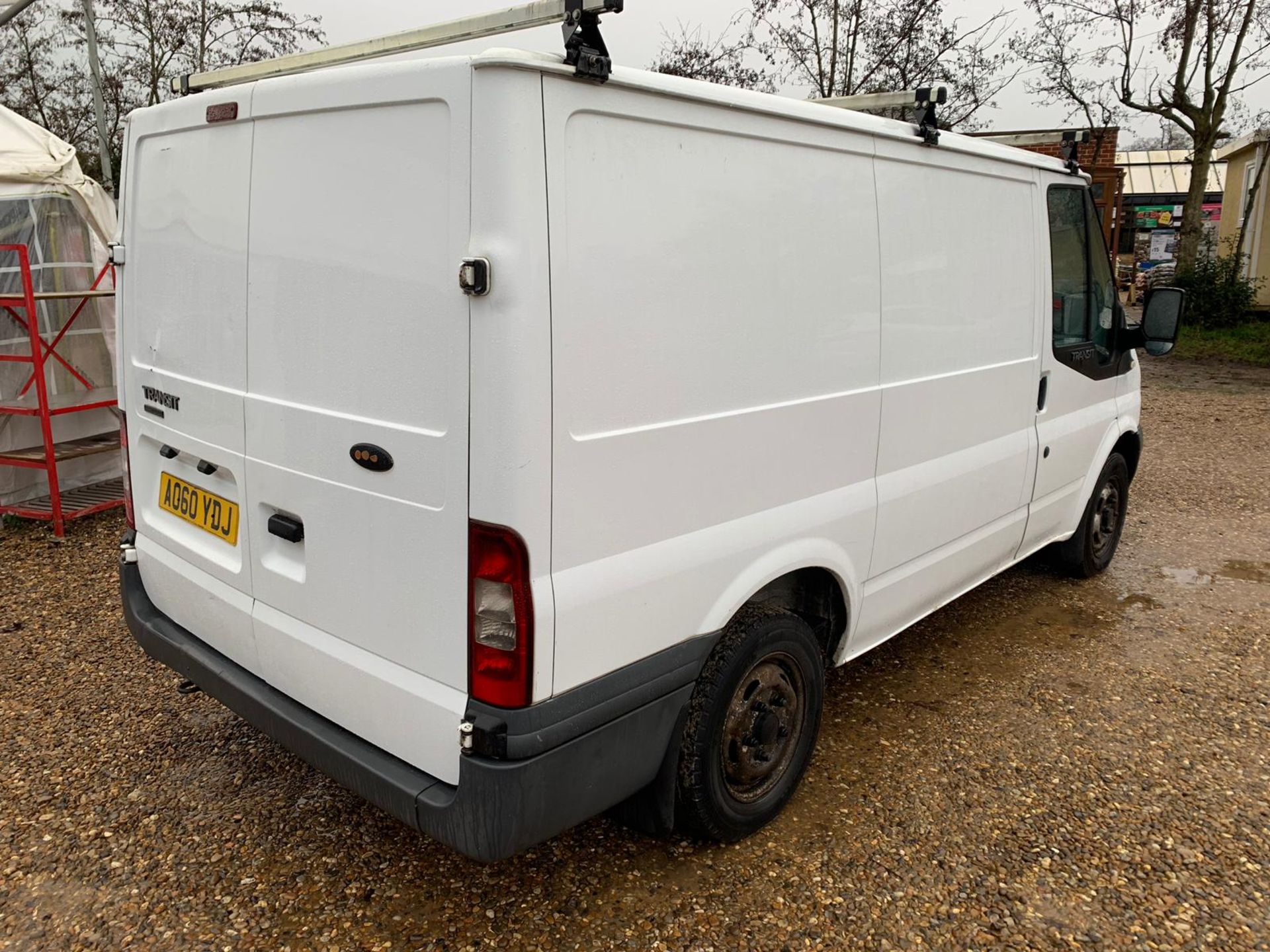 2010/60 REG FORD TRANSIT 85 T260M FWD 2.2 DIESEL WHITE PANEL VAN, SHOWING 1 FORMER KEEPER *NO VAT* - Image 5 of 13