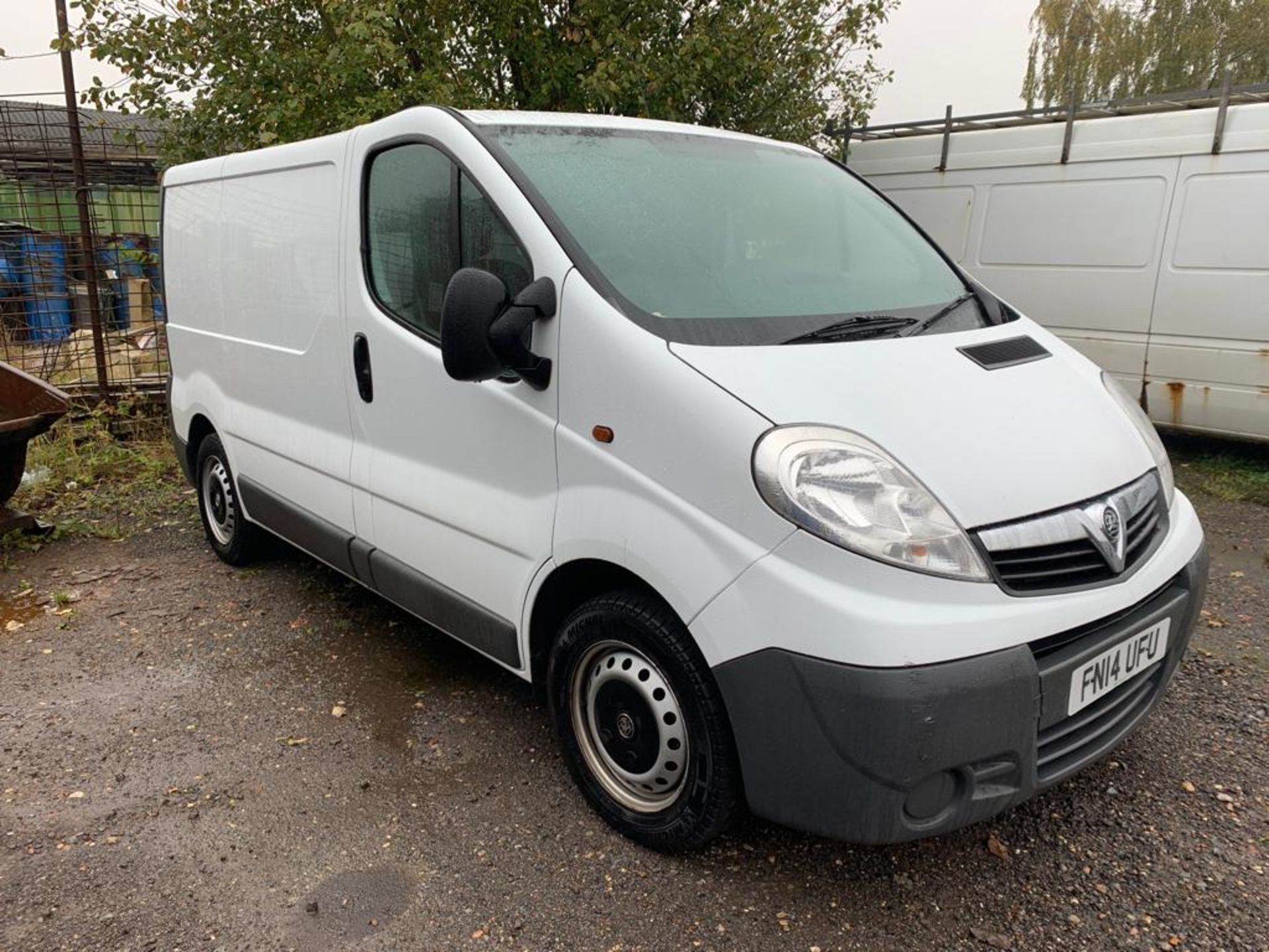 2014/14 REG VAUXHALL VIVARO 2700 CDTI SEMI-AUTO 2.0 DIESEL PANEL VAN, SHOWING 1 FORMER KEEPER