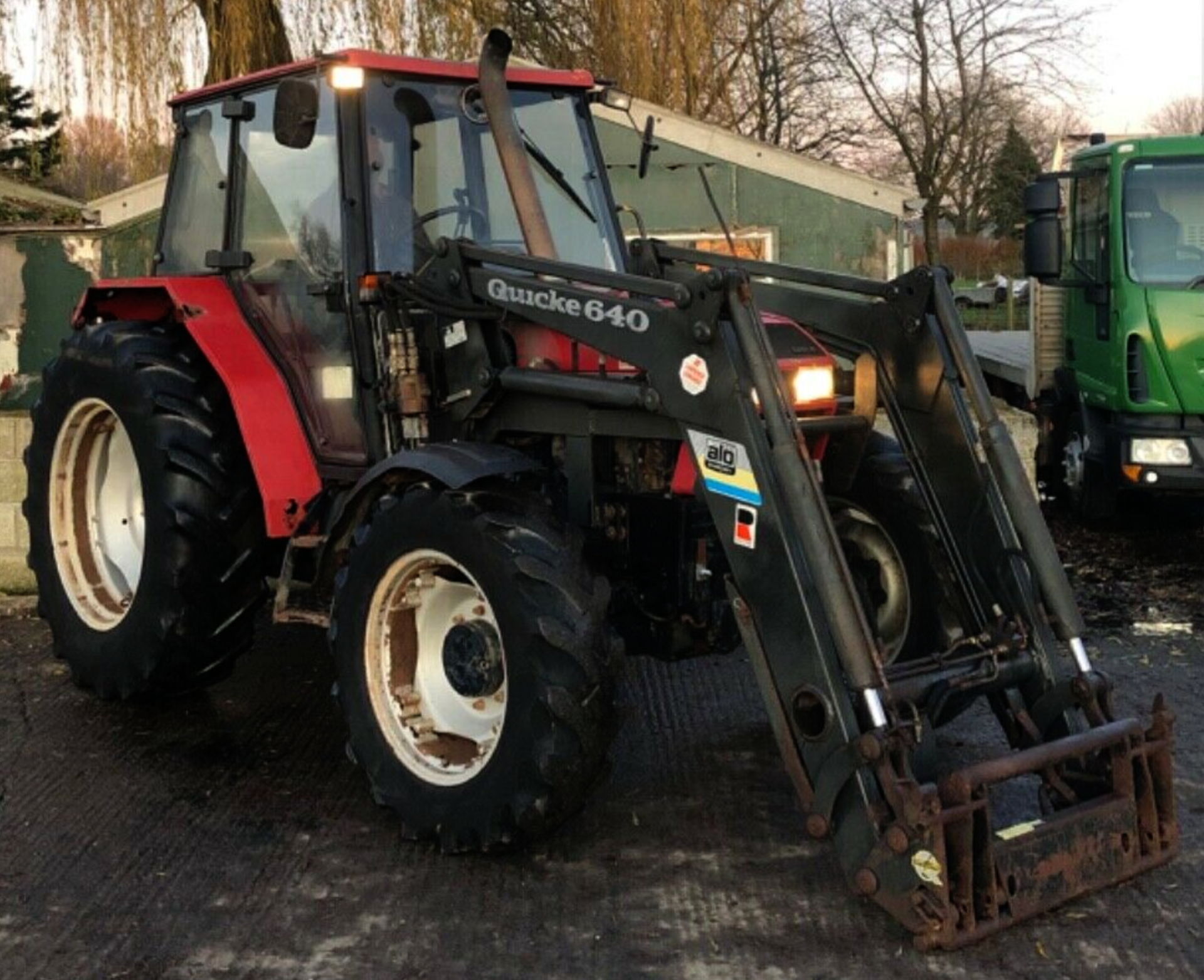 CASE 4230 QUICKE LOADER - Image 2 of 10