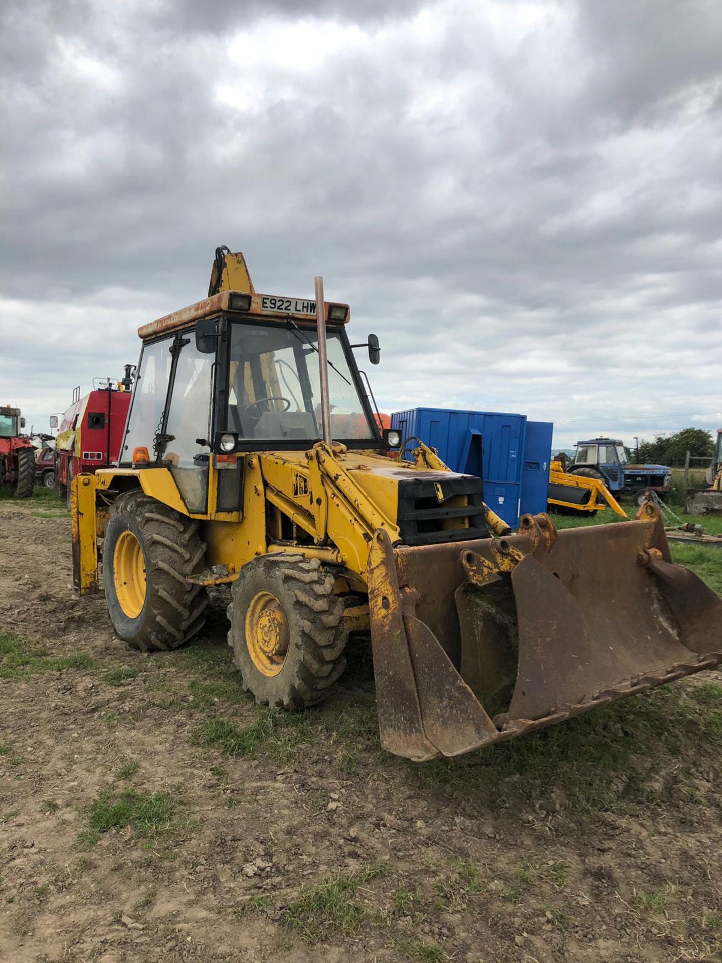 1988/E REG JCB 3CX TRACTOR WITH FRONT LOADING SHOVEL AND REAR DIGGER / BACK HOE *PLUS VAT* - Image 8 of 18