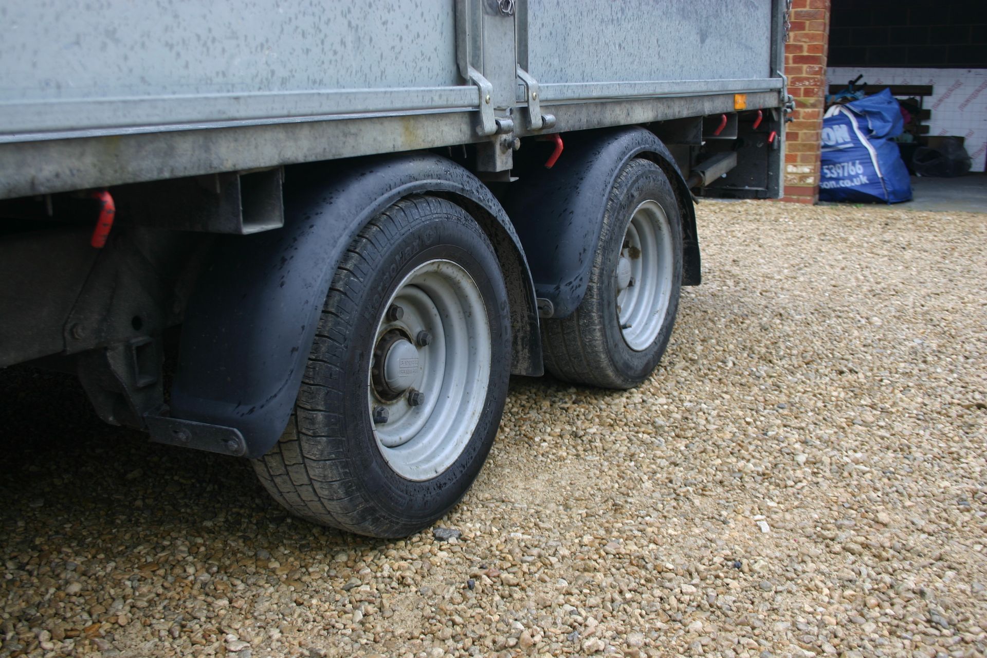 IFOR WILLIAMS 126G TWIN AXLE TRAILER, YEAR 2015, C/W REAR RAMPS, SIDES & SPARE WHEEL *PLUS VAT* - Image 4 of 9