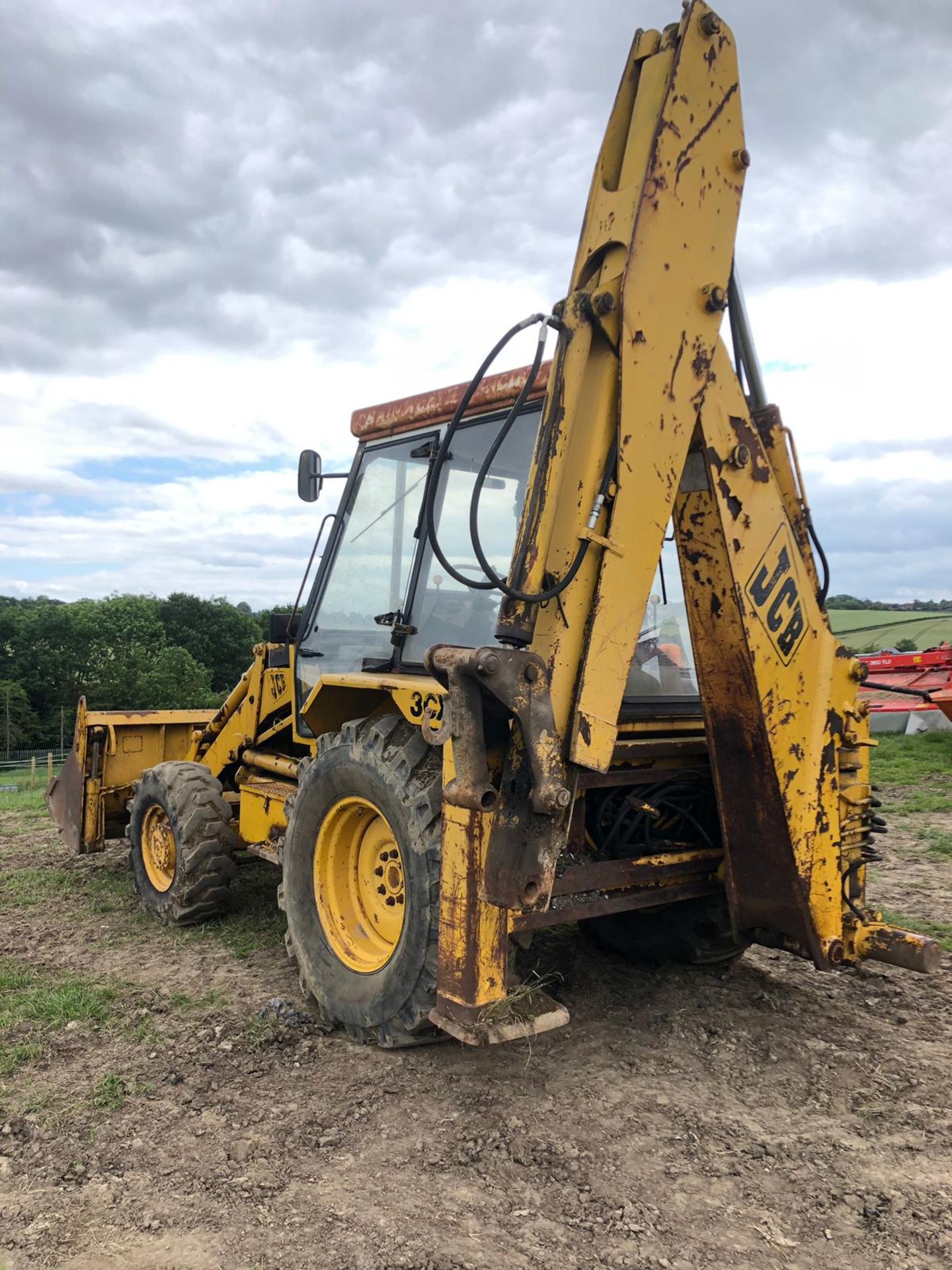 1988/E REG JCB 3CX TRACTOR WITH FRONT LOADING SHOVEL AND REAR DIGGER / BACK HOE *PLUS VAT* - Image 10 of 18