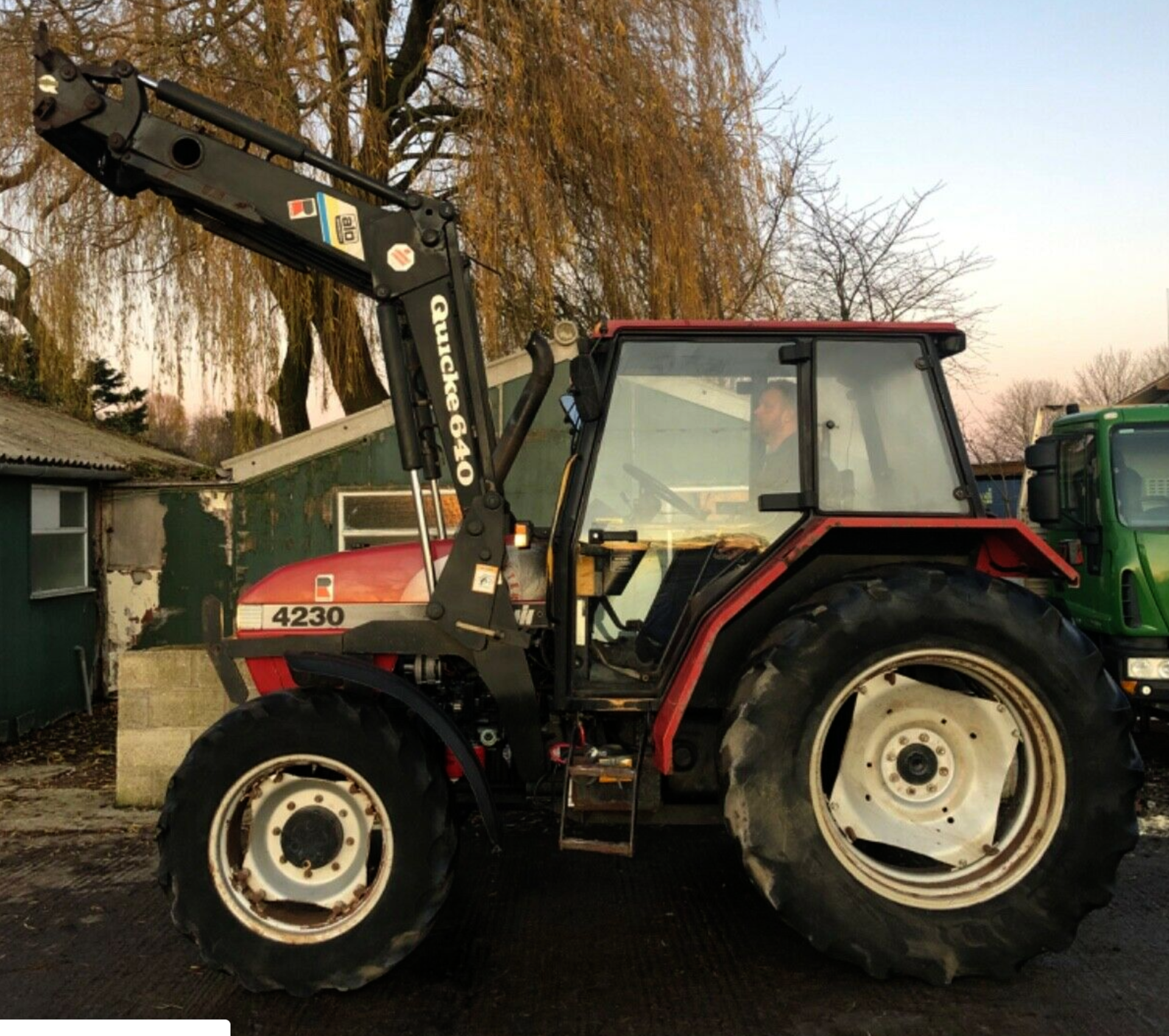 CASE 4230 QUICKE LOADER - Image 5 of 10