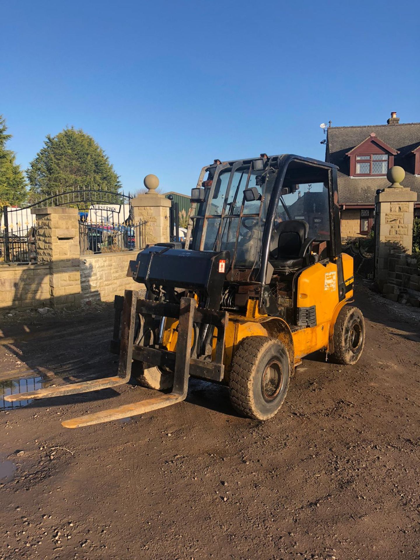 JCB 30D 4 WHEEL DRIVE TELETRUK, YEAR 2002, RUNS, WORKS AND LIFTS *PLUS VAT* - Image 2 of 5