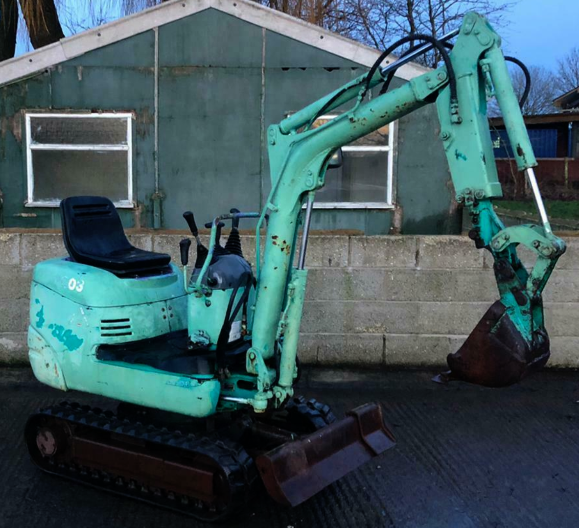 KOMATSU MICRO DIGGER PC03 SHOWING 897 HRS