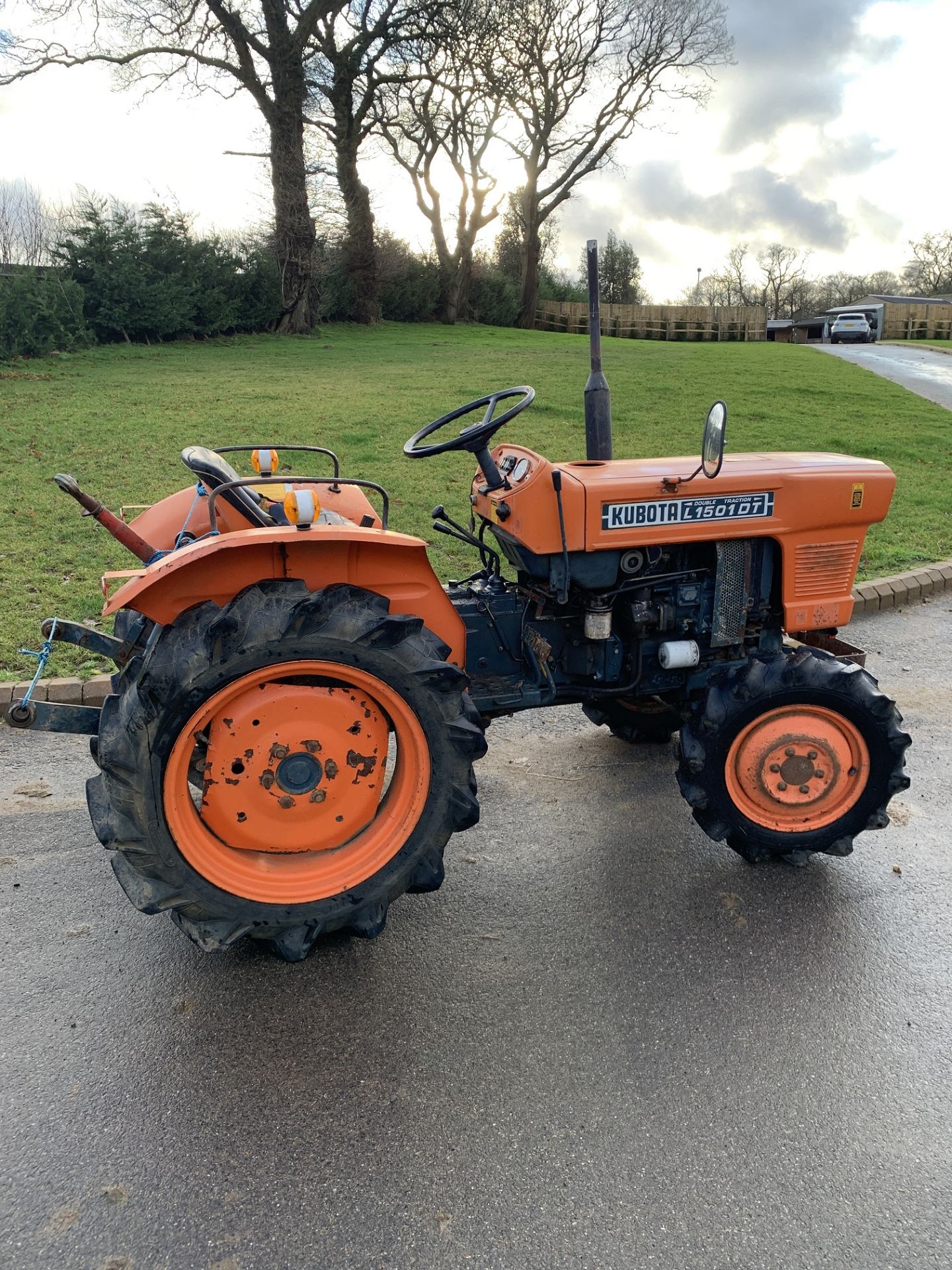 KUBOTA L1501 DOUBLE TRACTION DIESEL TRACTOR, SHOWING 1067 HOURS *PLUS VAT* - Image 3 of 7