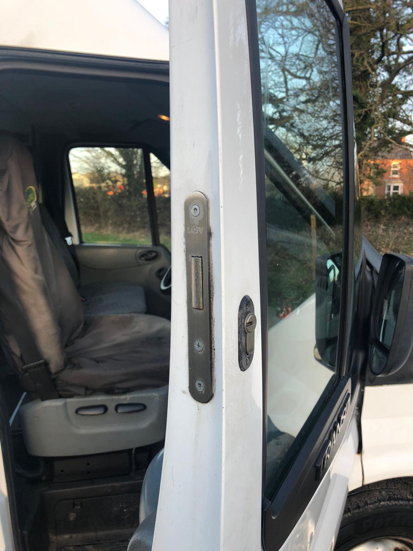 2010/60 REG FORD TRANSIT 115 T350L RWD 2.4 DIESEL WHITE PANEL VAN, SHOWING 3 FORMER KEEPERS *NO VAT* - Image 9 of 10