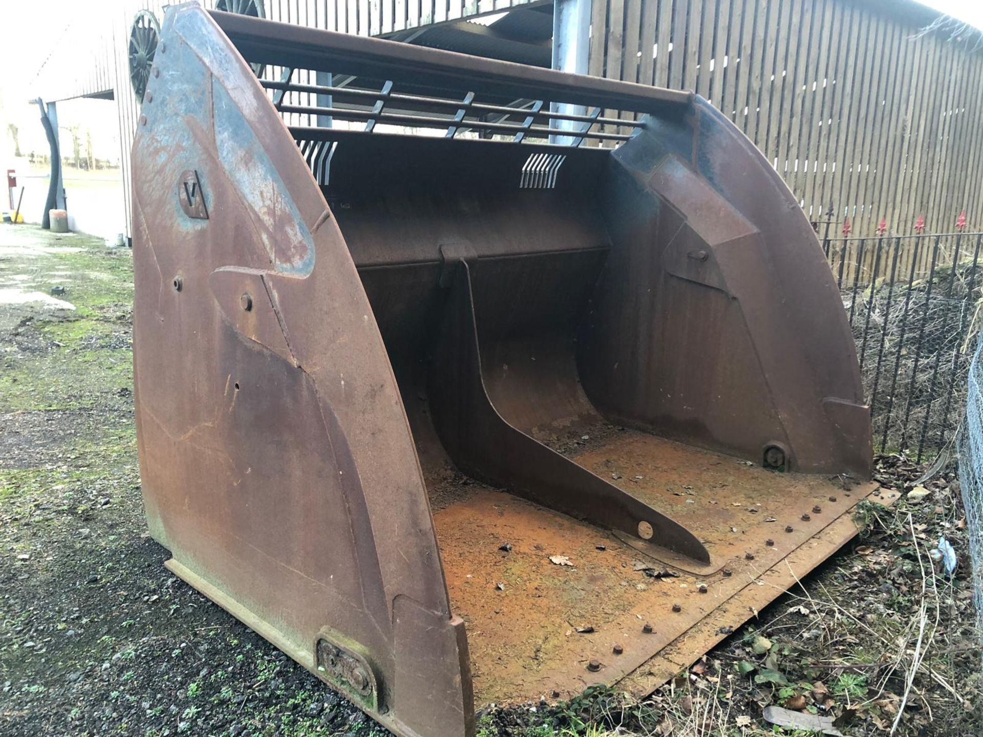 HI-TIP L150G 3M WIDE BUCKET TO FIT VOLVO 7000 LTR CAPACITY *PLUS VAT*