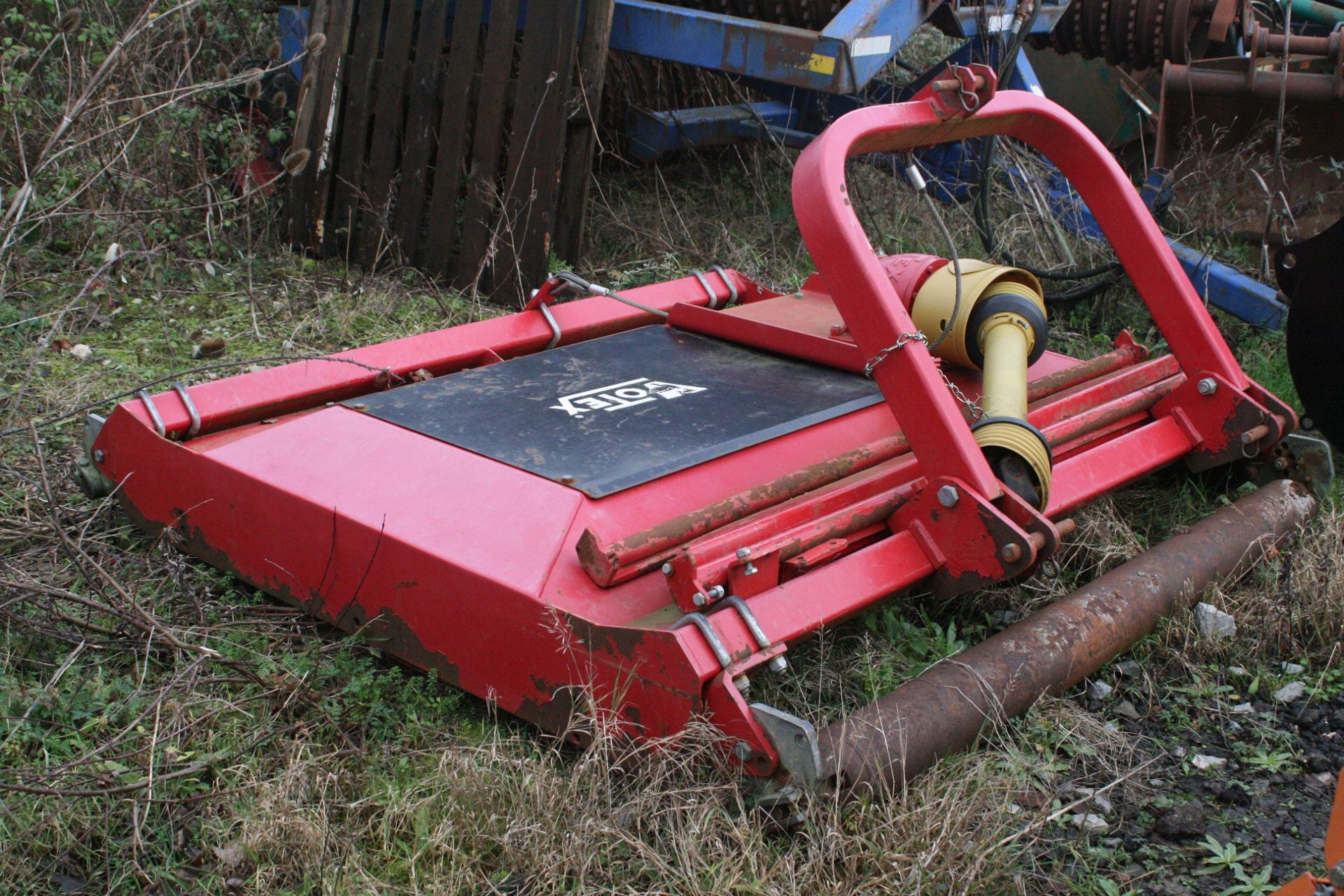 VOTEX 6FT ROLLER MOWER / TOPPER C/W BOTH SIDE SKIRTS, FRONT AND BACK ROLLERS HARDLY USED *PLUS VAT* - Image 2 of 4