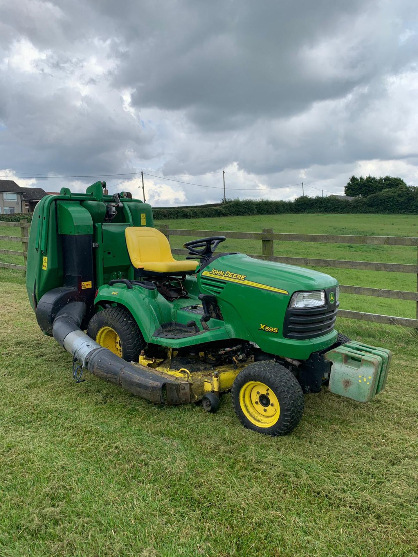 JOHN DEERE X595 4WD RIDE ON DIESEL LAWNMOWER 48" DECK, RUNS AND WORKS *PLUS VAT* - Image 2 of 18