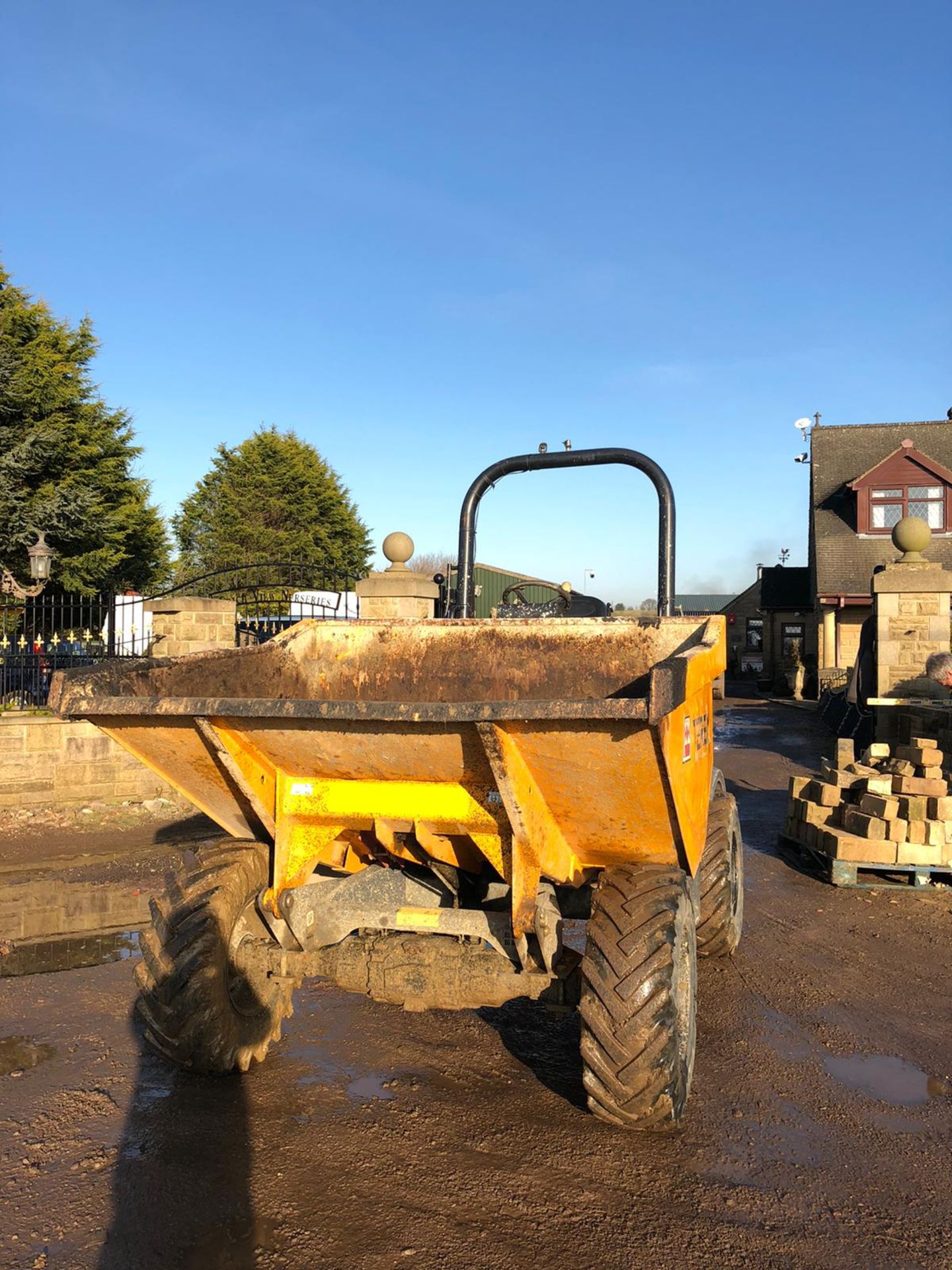 TEREX 3 TON STRAIGHT TIP SKIP DUMPER, YEAR 2015, 861 HOURS, RUNS, DRIVES & TIPS *PLUS VAT* - Image 2 of 8