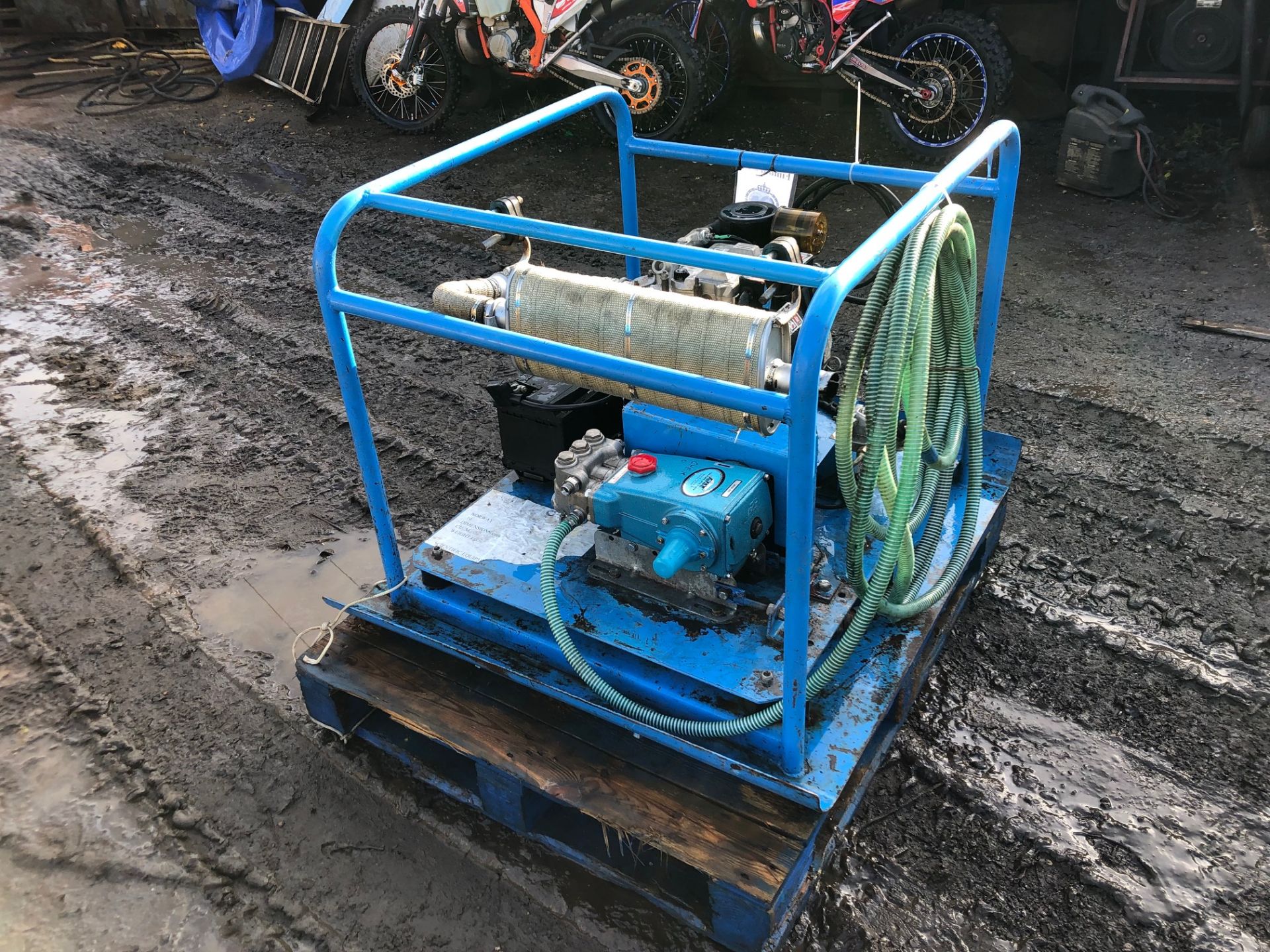 RUGGERINI 2 CYLINDER ELECTRIC START DIESEL JET WASH, CAT1051 PUMP (2200 PSI, 10GPM) VERY LITTLE USE