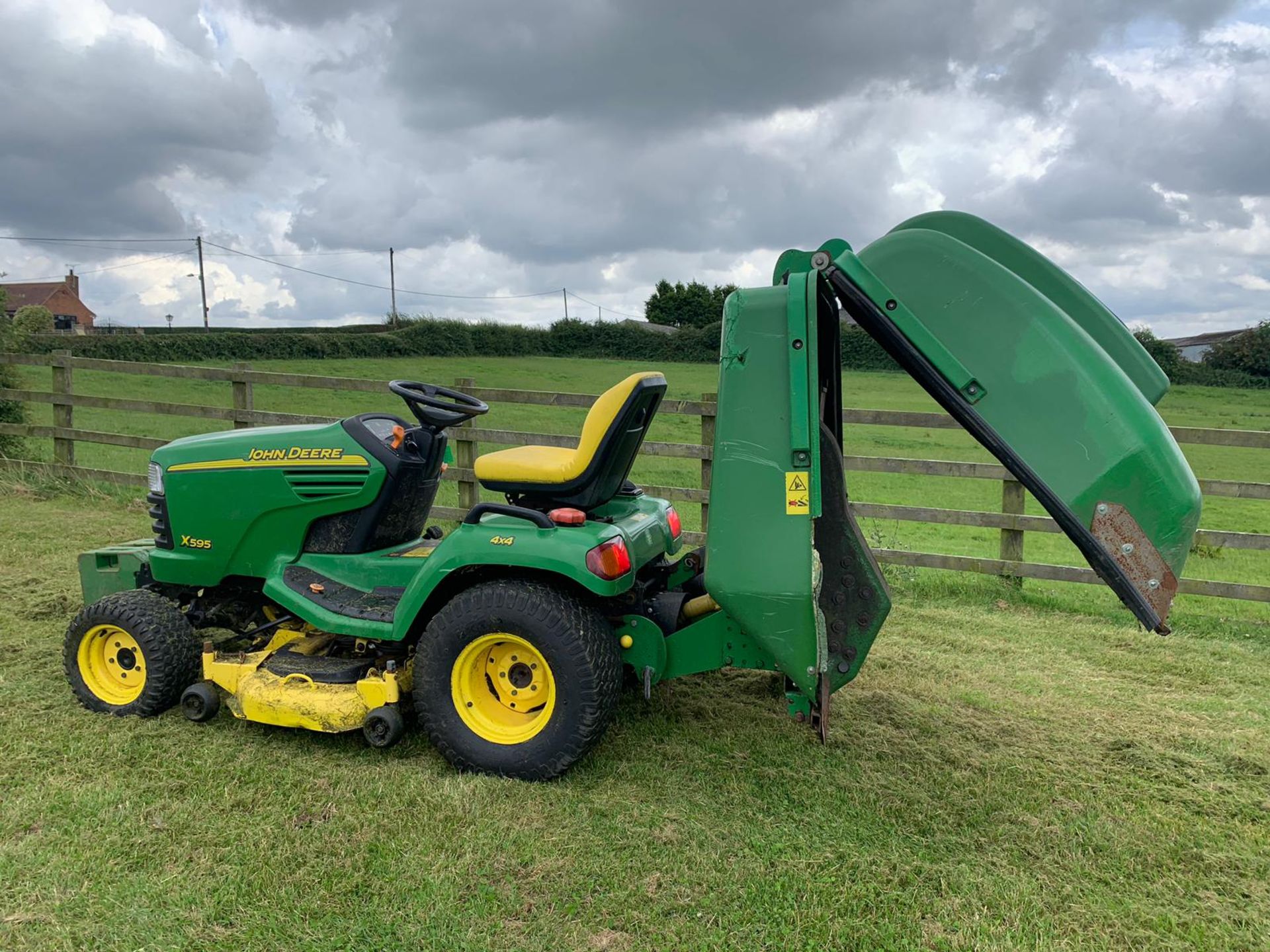 JOHN DEERE X595 4WD RIDE ON DIESEL LAWNMOWER 48" DECK, RUNS AND WORKS *PLUS VAT* - Image 6 of 18