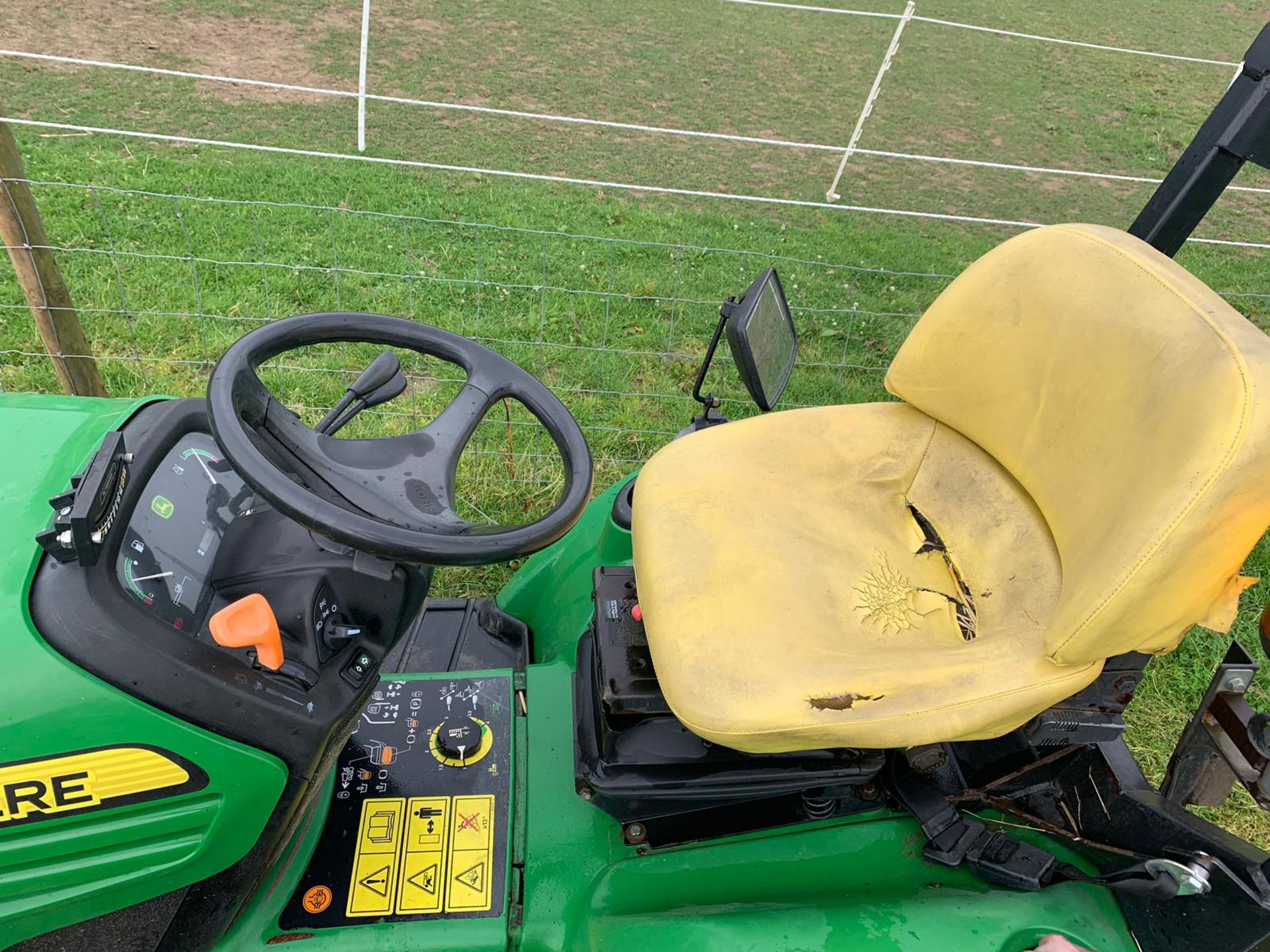 2011/11 REG JOHN DEERE X749 ULTIMATE 4X4 WHEEL STEER RIDE ON LAWN MOWER *PLUS VAT* - Image 6 of 13