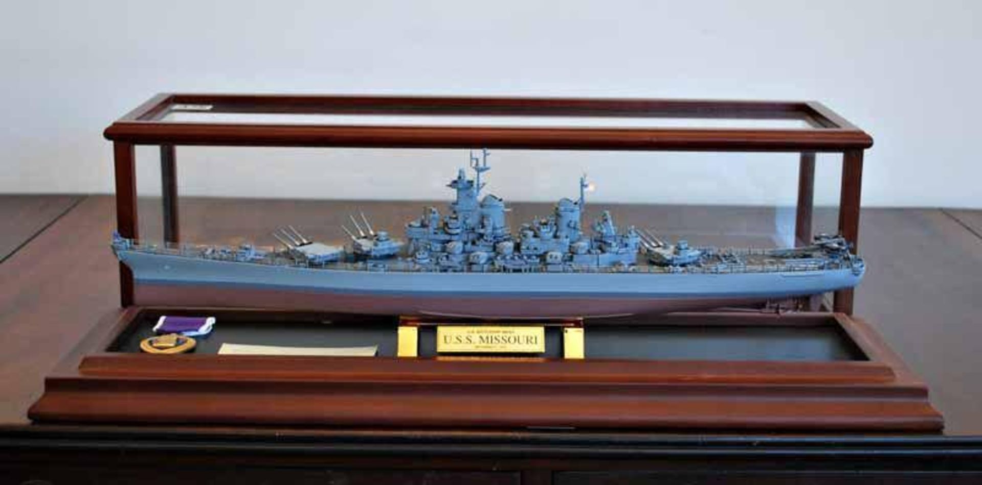 FRANKLIN MINT: USS MISSOURI AND DISPLAY CASE *NO VAT*