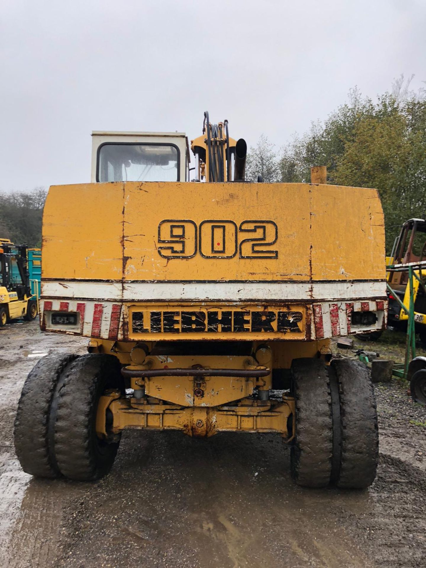 LIEBHERR A902 WHEELED EXCAVATOR SCRAP HANDLER, RUNS, WORKS AND LIFTS *PLUS VAT* - Image 4 of 7