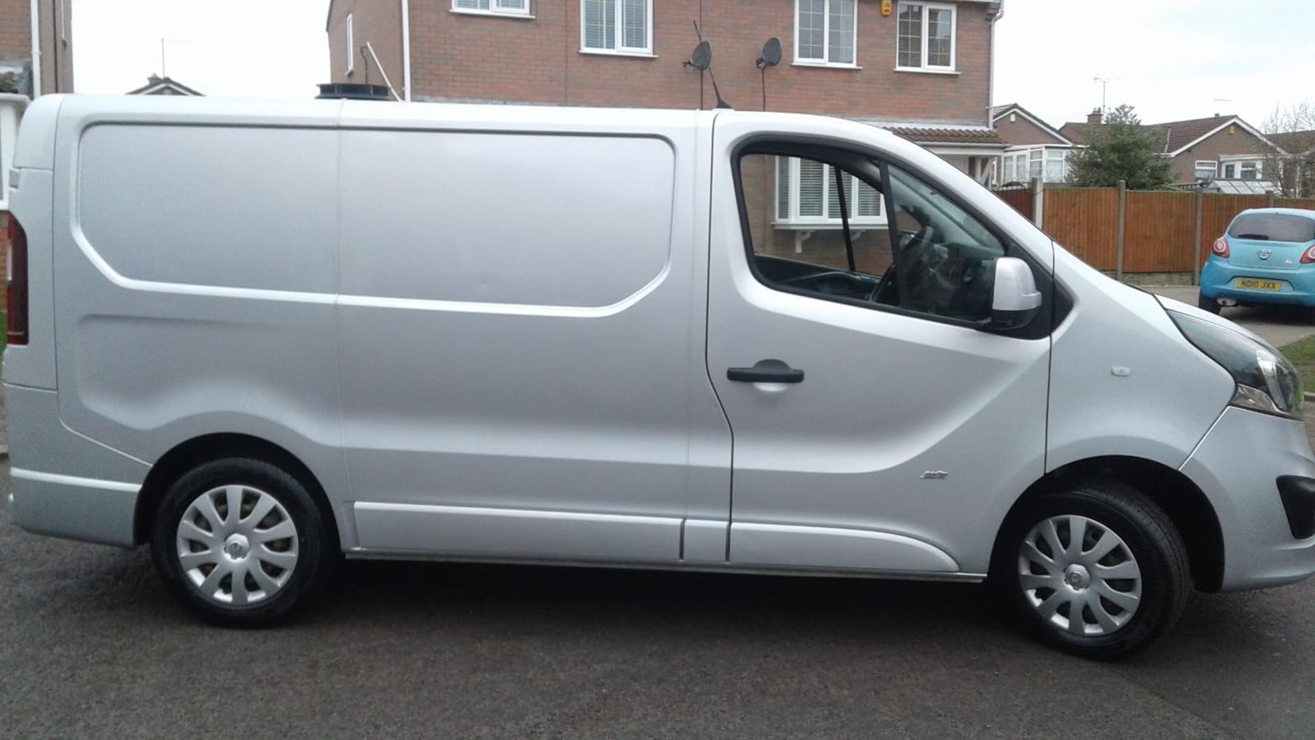 2016 VAUXHALL VIVARO 2700 SPORTIVE CDTI 6 SPEED MANUAL NO VAT ON LOT ! - Image 2 of 16