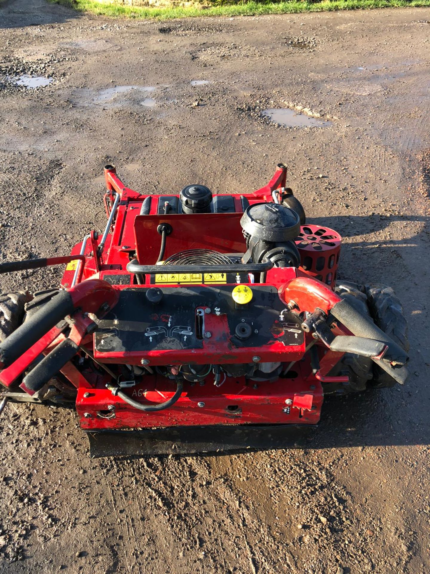 FERRIS COMFORT CONTROL DD TWIN WHEEL WALK BEHIND MOWER, RUNS, WORKS AND CUTS *PLUS VAT* - Image 4 of 6