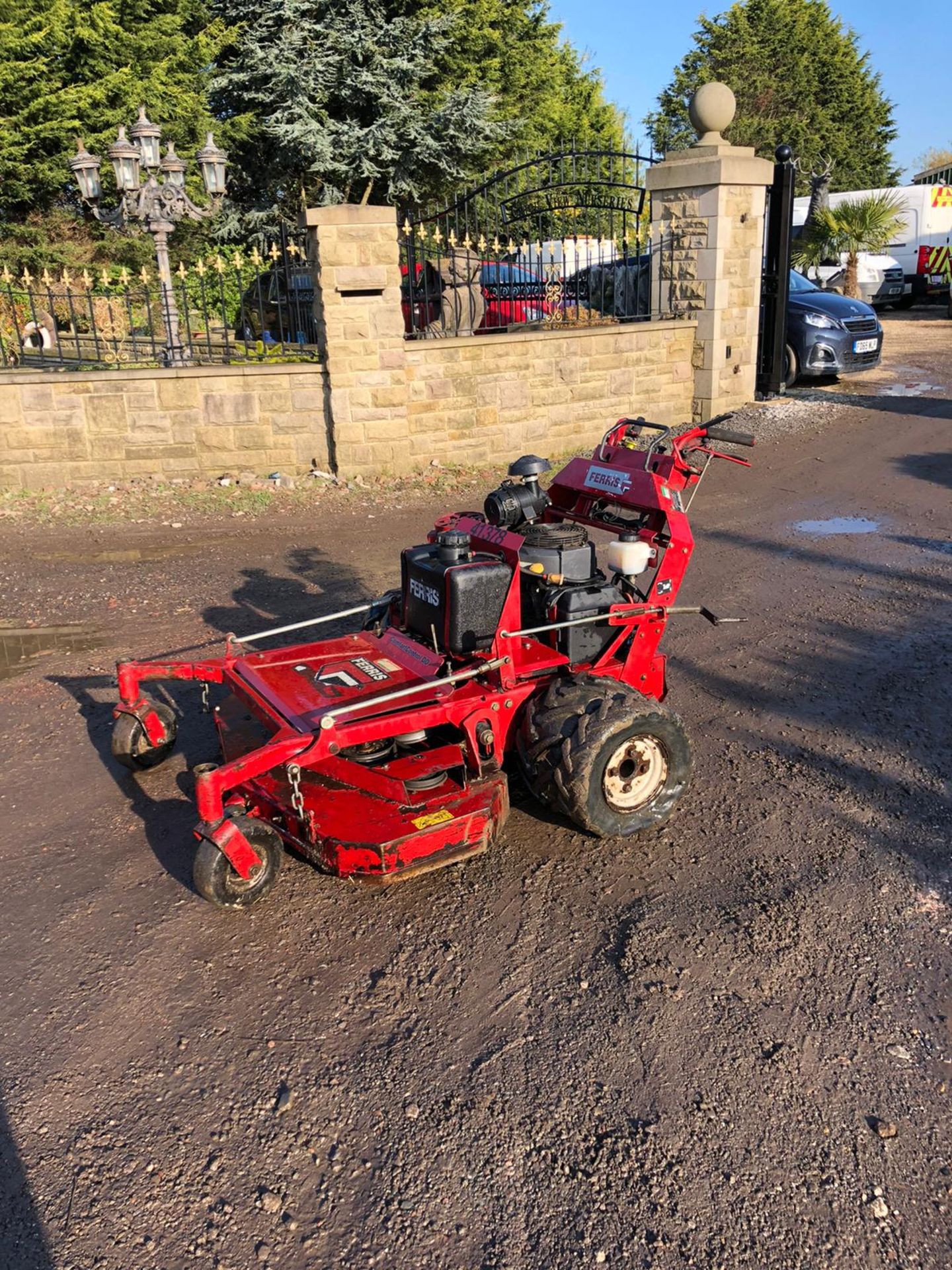 FERRIS COMFORT CONTROL DD TWIN WHEEL WALK BEHIND MOWER, RUNS, WORKS AND CUTS *PLUS VAT* - Image 5 of 6