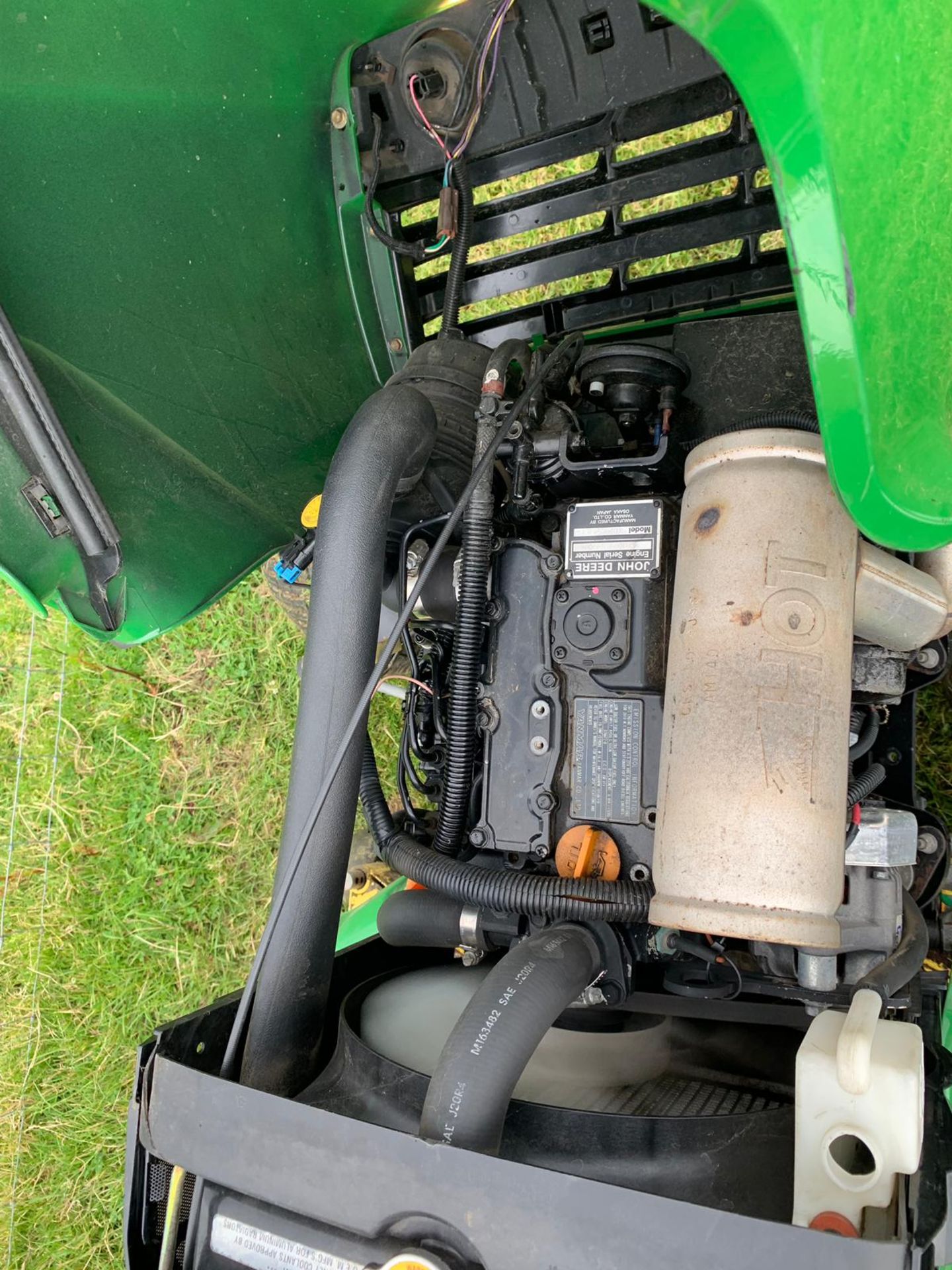 2011/11 REG JOHN DEERE X749 ULTIMATE 4X4 WHEEL STEER RIDE ON LAWN MOWER *PLUS VAT* - Image 10 of 13