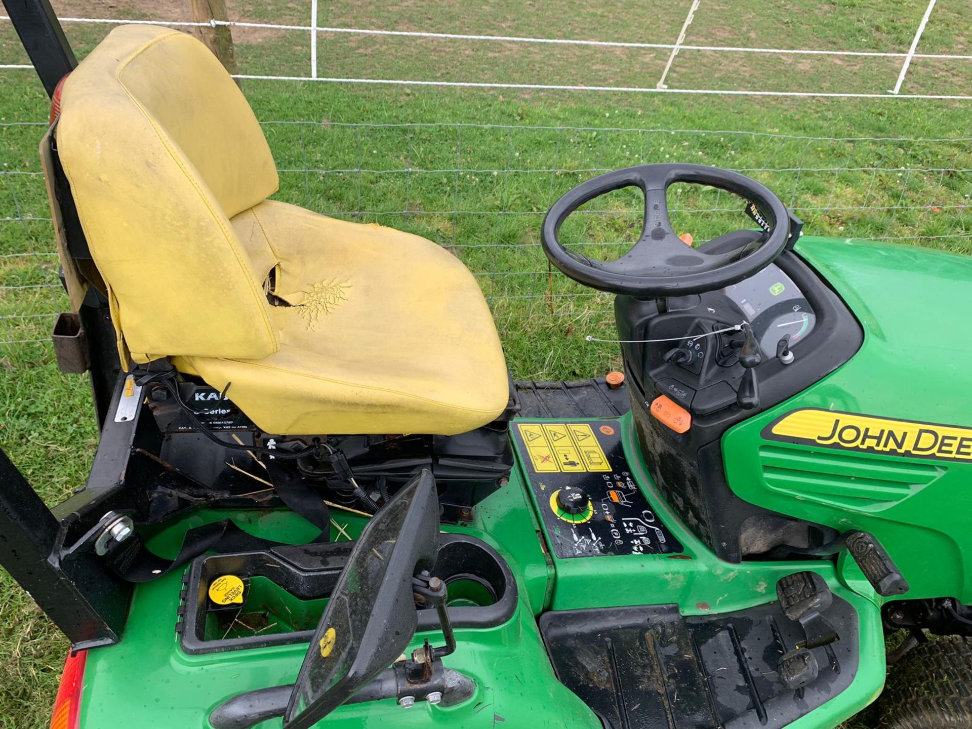 2011/11 REG JOHN DEERE X749 ULTIMATE 4X4 WHEEL STEER RIDE ON LAWN MOWER *PLUS VAT* - Image 8 of 13