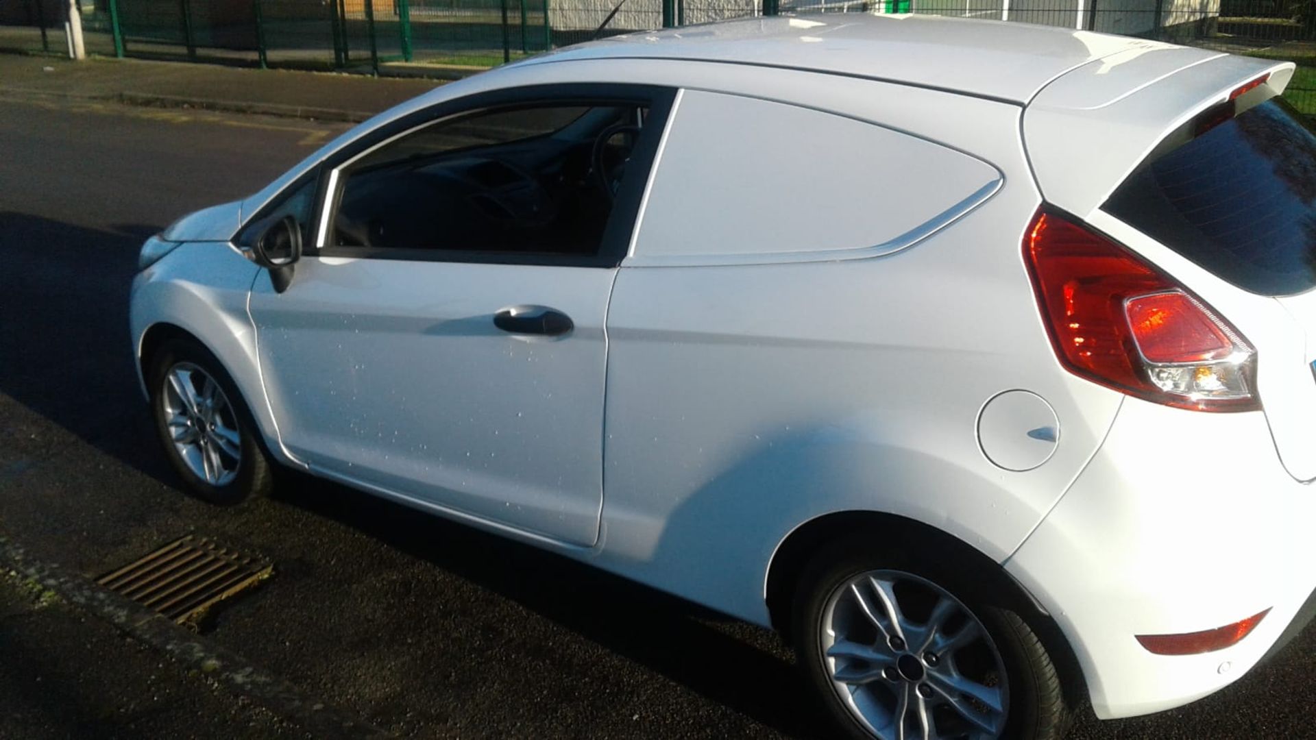 2015/15 REG FORD FIESTA ECONETIC TECH TDCI 1.6 DIESEL CAR DERIVED VAN, SHOWING 0 FORMER KEEPERS - Image 7 of 13