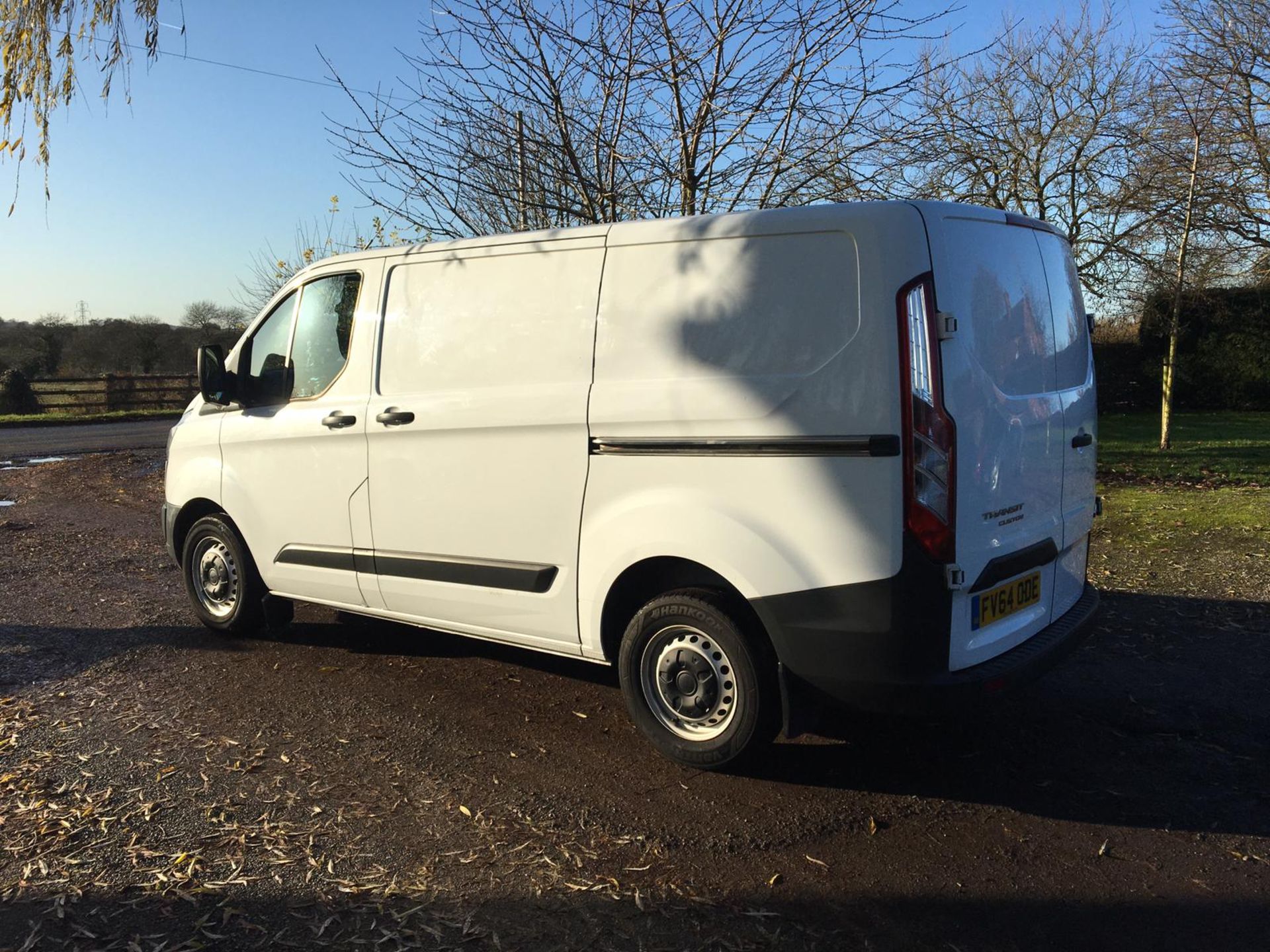 2014/64 REG FORD TRANSIT CUSTOM 270 ECO-TECH 2.2 DIESEL WHITE PANEL VAN, SHOWING 0 FORMER KEEPERS - Image 4 of 12