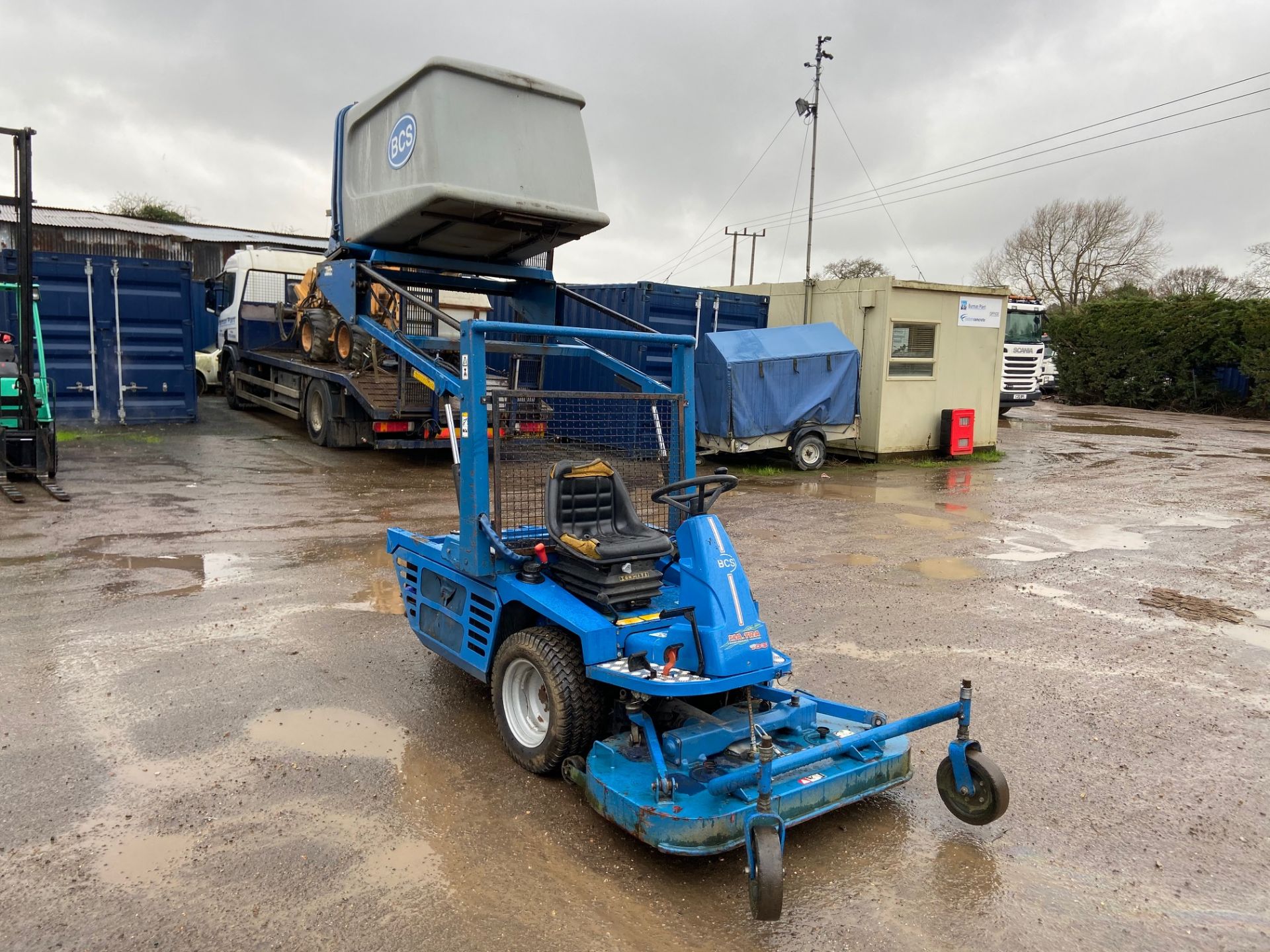 BCS 103 HIGH DISCHARGE RIDE ON LAWN MOWER, YEAR 2000, RUNS & HYDRAULICS WORK BUT NO DRIVE *PLUS VAT* - Image 2 of 5