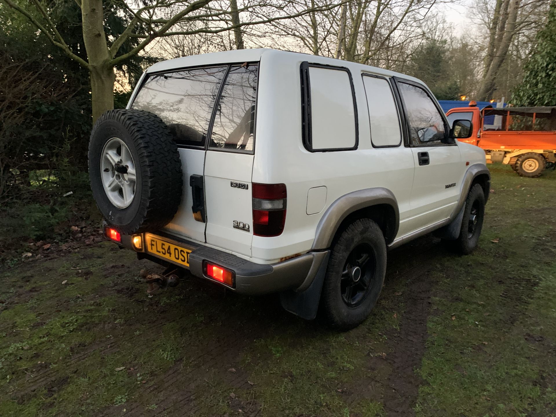 ISUZU TROOPER SWB COMMERCIAL 3.0L INTERCOOLED TURBO DIESEL - Image 2 of 19