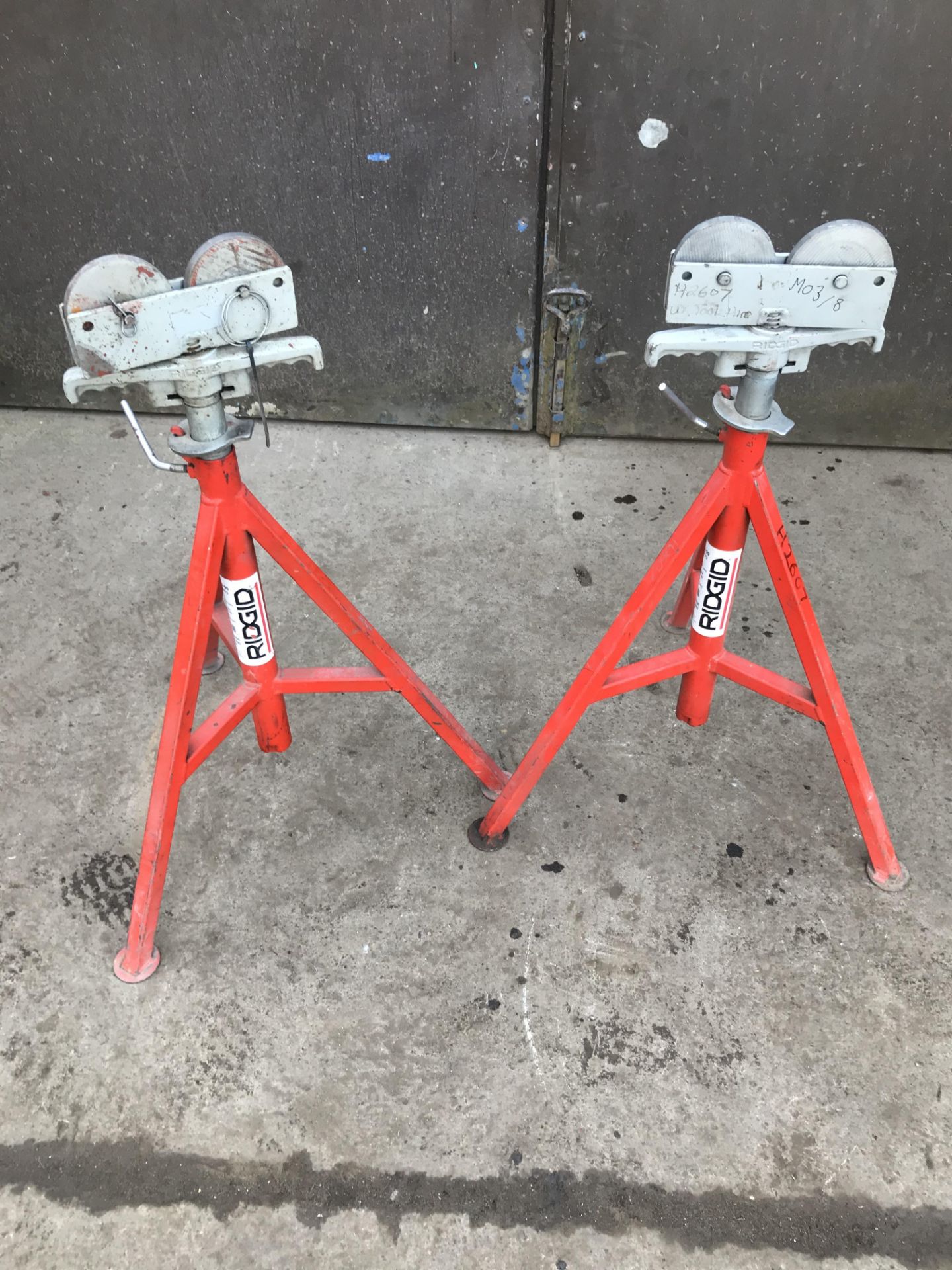 RIDGID ADJUSTABLE PIPE STANDS, MODEL RJ-99, MAX PIPE STAND 12", CAPACITY 2500 IBS, HEIGHT 32"