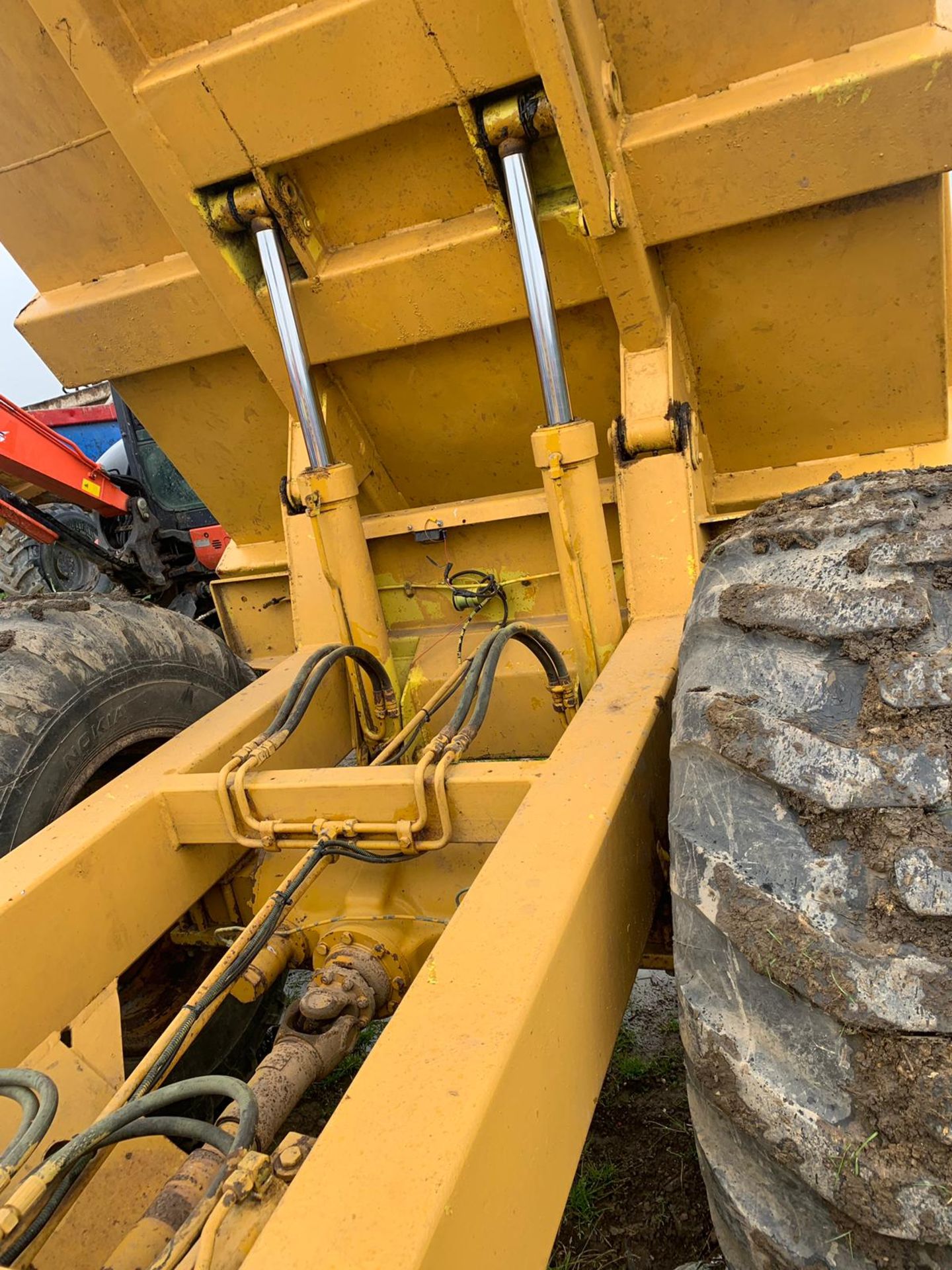 HYDREMA 10 TON REAR TIP DIESEL DUMPER, RUNS, WORKS AND TIPS, SHOWING 1048 ENGINE HOURS *PLUS VAT* - Image 7 of 13