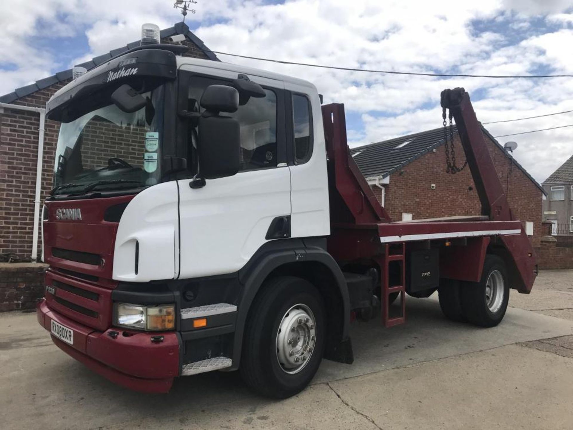 2008/08 REG SCANIA P230 18TON SKIP LOADER EXTENDING ARMS MANUAL GEARBOX, SHOWING 1 FORMER KEEPER - Image 2 of 11