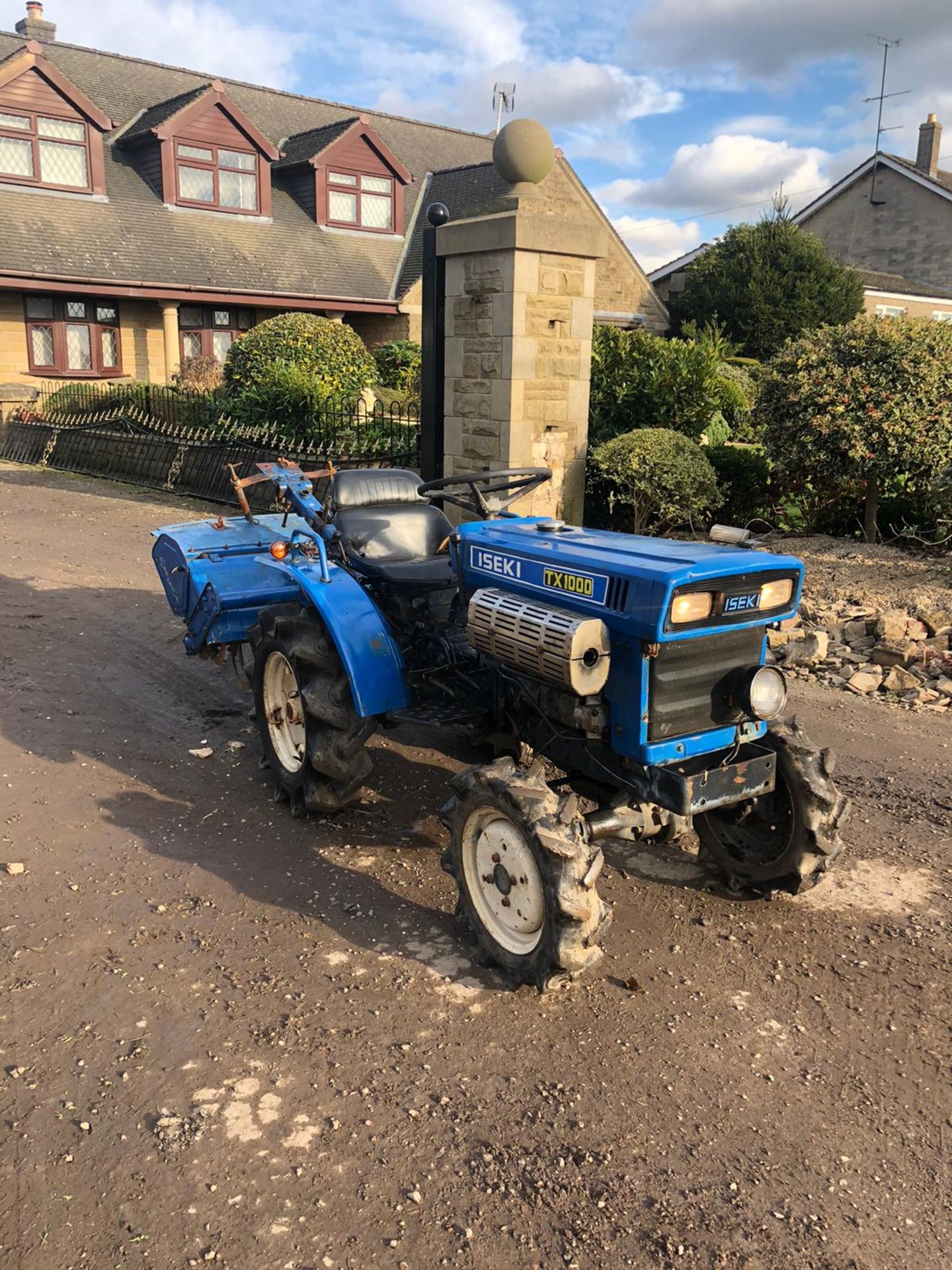 ISEKI TX1000 COMPACT TRACTOR WITH ROTAVATOR, 4 WHEEL DRIVE, RUNS, WORKS AND DRIVES *PLUS VAT*