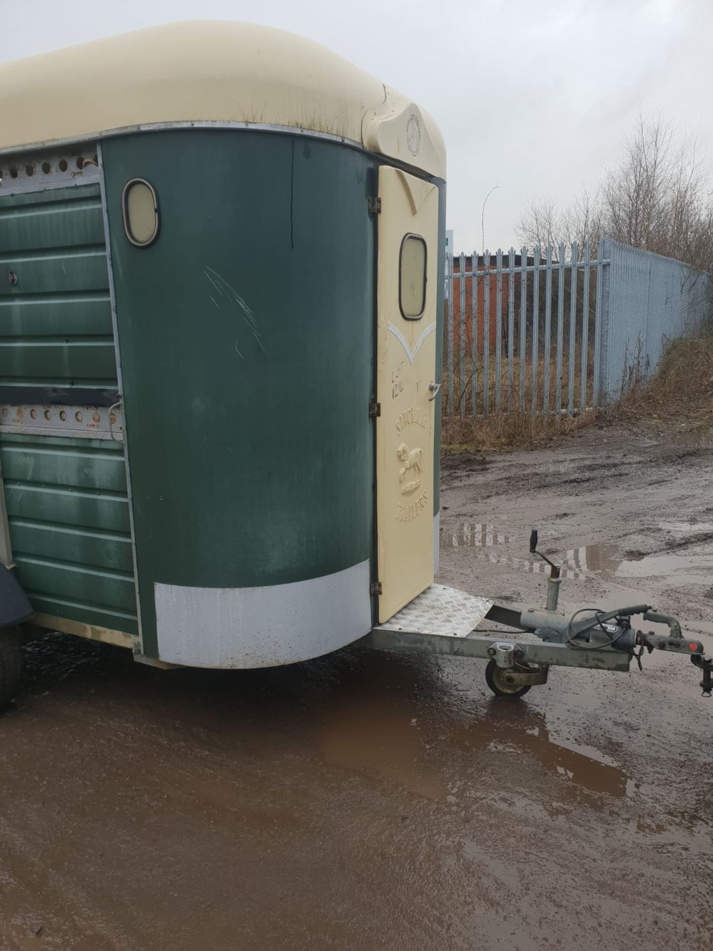 GOOD SOLID TWIN AXLE HORSEBOX TRAILER WITH GALVANISED CHASSIS *NO VAT* - Image 2 of 8