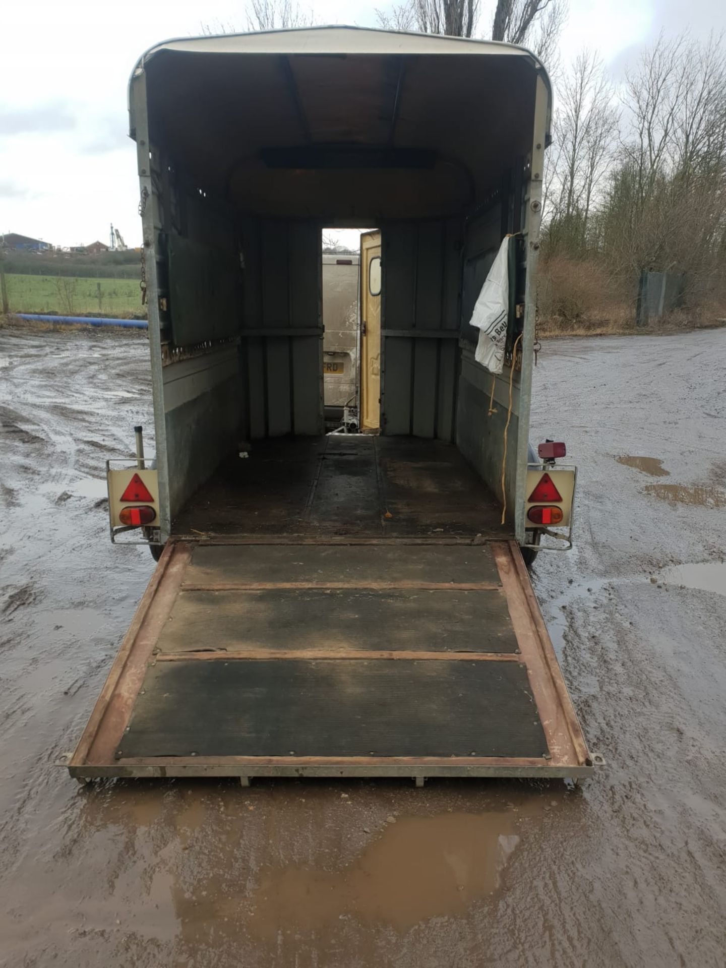 GOOD SOLID TWIN AXLE HORSEBOX TRAILER WITH GALVANISED CHASSIS *NO VAT* - Image 7 of 8