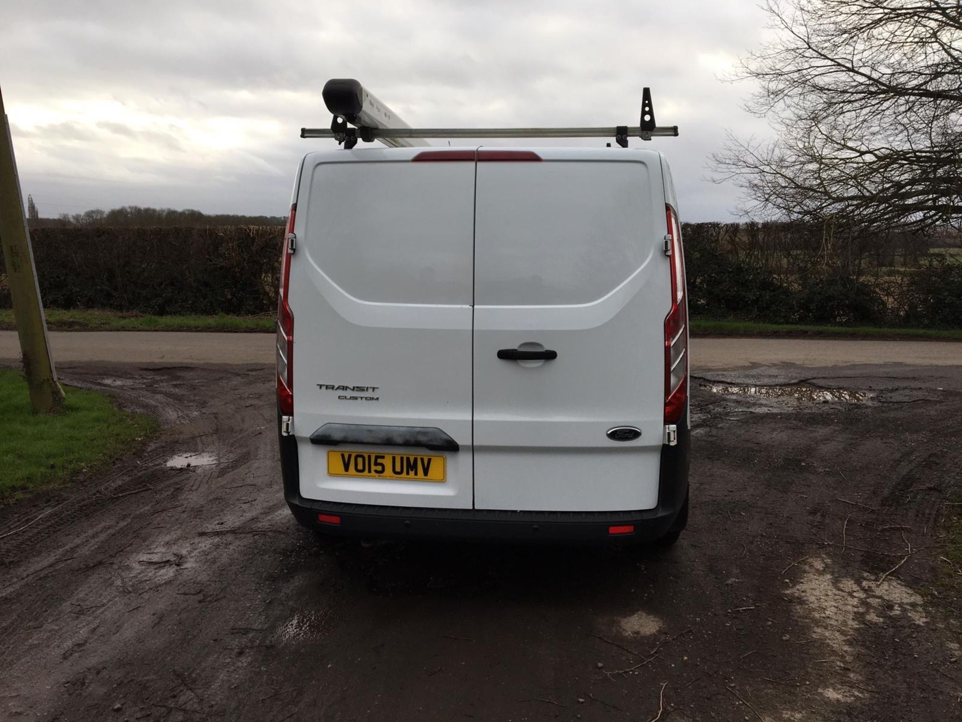 2015/65 REG FORD TRANSIT CUSTOM 270 ECO-TECH 2.2 DIESEL WHITE PANEL VAN, SHOWING 0 FORMER KEEPERS - Image 6 of 14