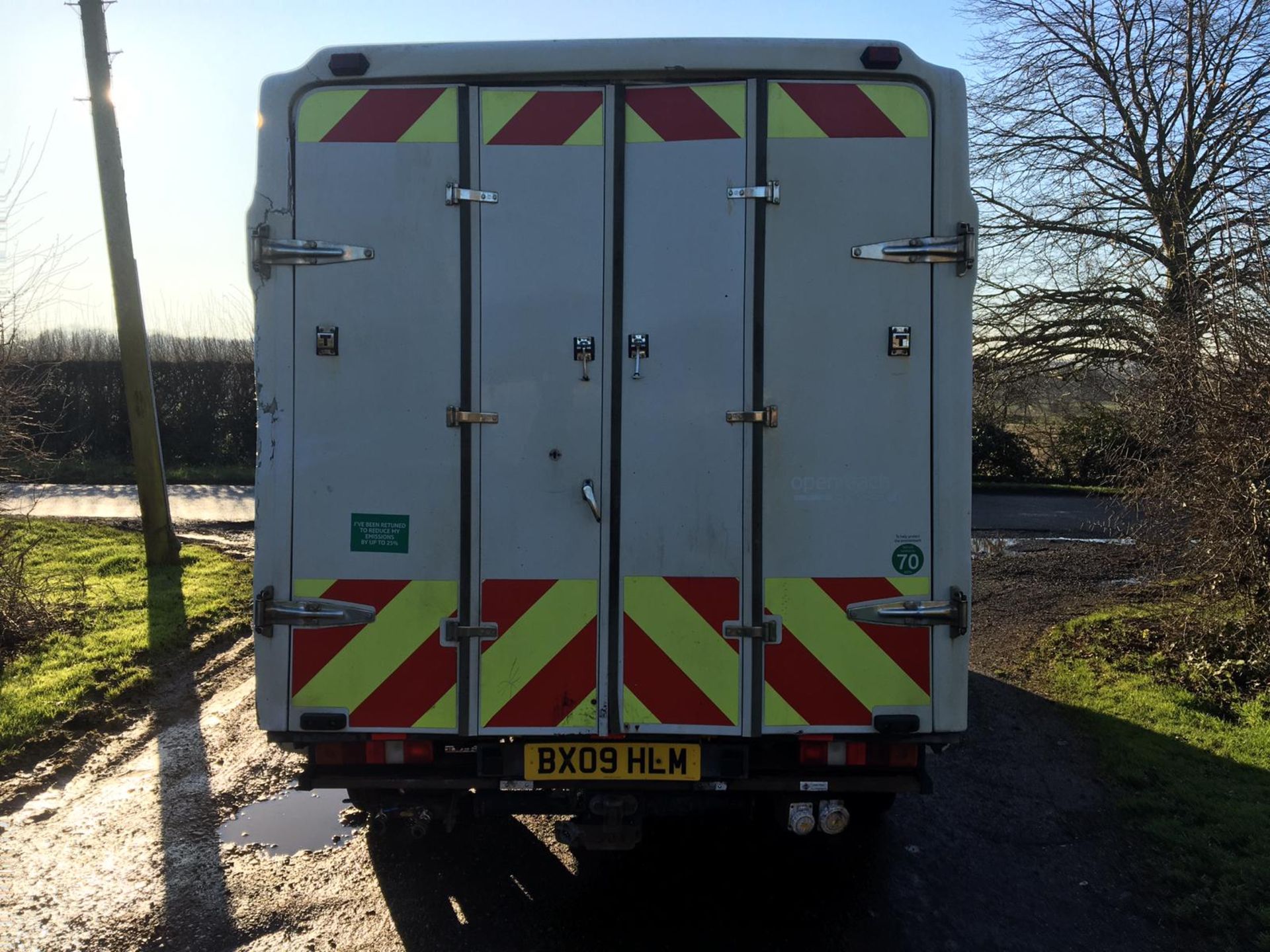 2009/09 REG FORD TRANSIT 100 T350M RWD 2.4 DIESEL BOX VAN C/W COMPRESSOR & ELECTRICS *PLUS VAT* - Image 4 of 13