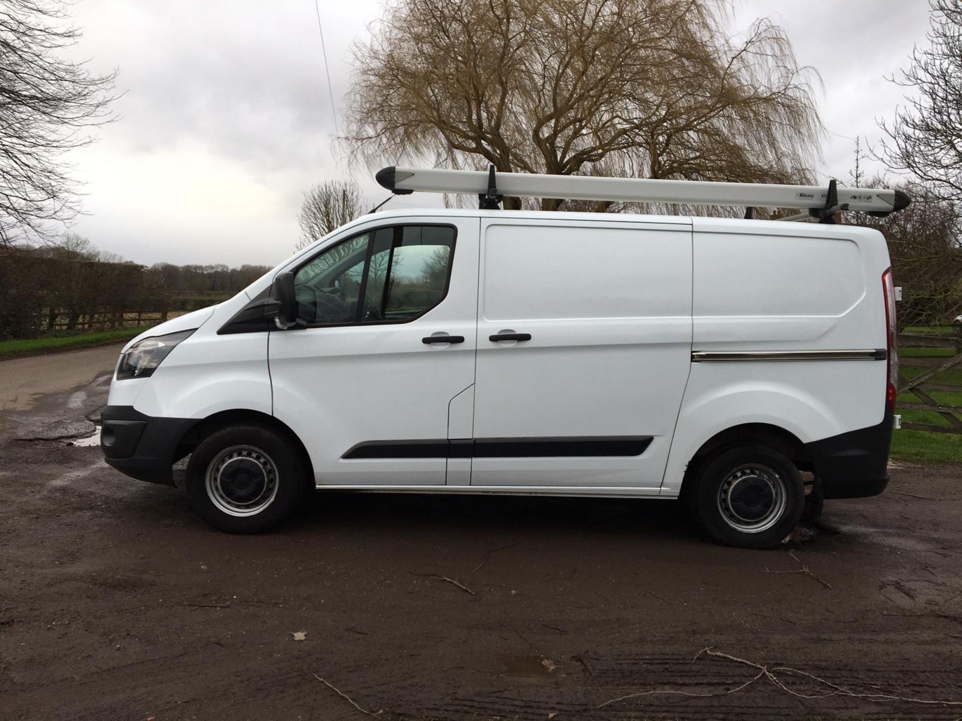 2015/65 REG FORD TRANSIT CUSTOM 270 ECO-TECH 2.2 DIESEL WHITE PANEL VAN, SHOWING 0 FORMER KEEPERS - Image 4 of 14