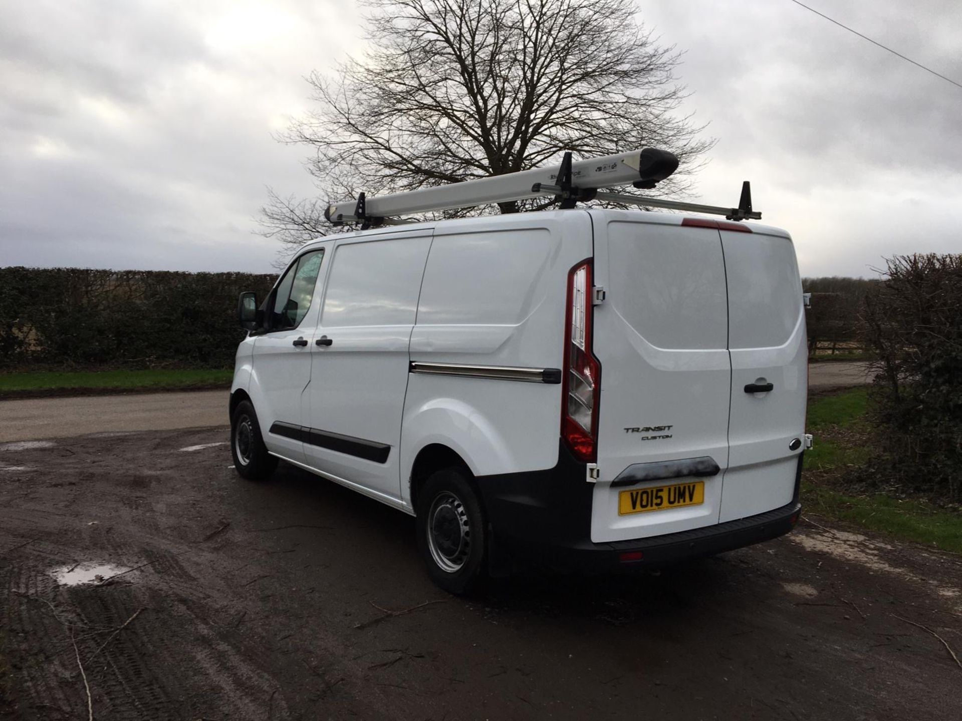 2015/65 REG FORD TRANSIT CUSTOM 270 ECO-TECH 2.2 DIESEL WHITE PANEL VAN, SHOWING 0 FORMER KEEPERS - Image 5 of 14