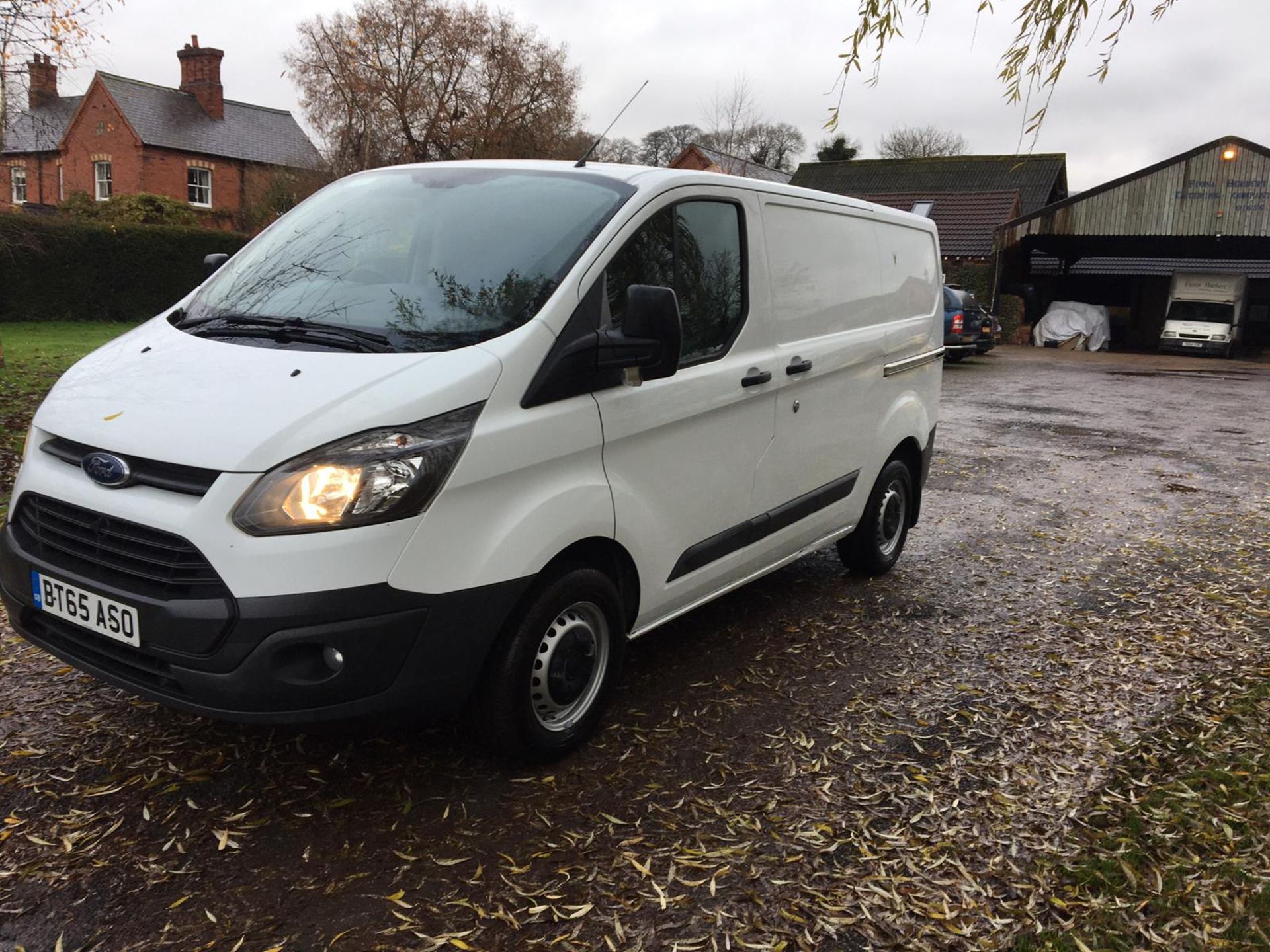 2015/65 REG FORD TRANSIT CUSTOM 270 ECO-TECH 2.2 DIESEL WHITE PANEL VAN, SHOWING 0 FORMER KEEPERS