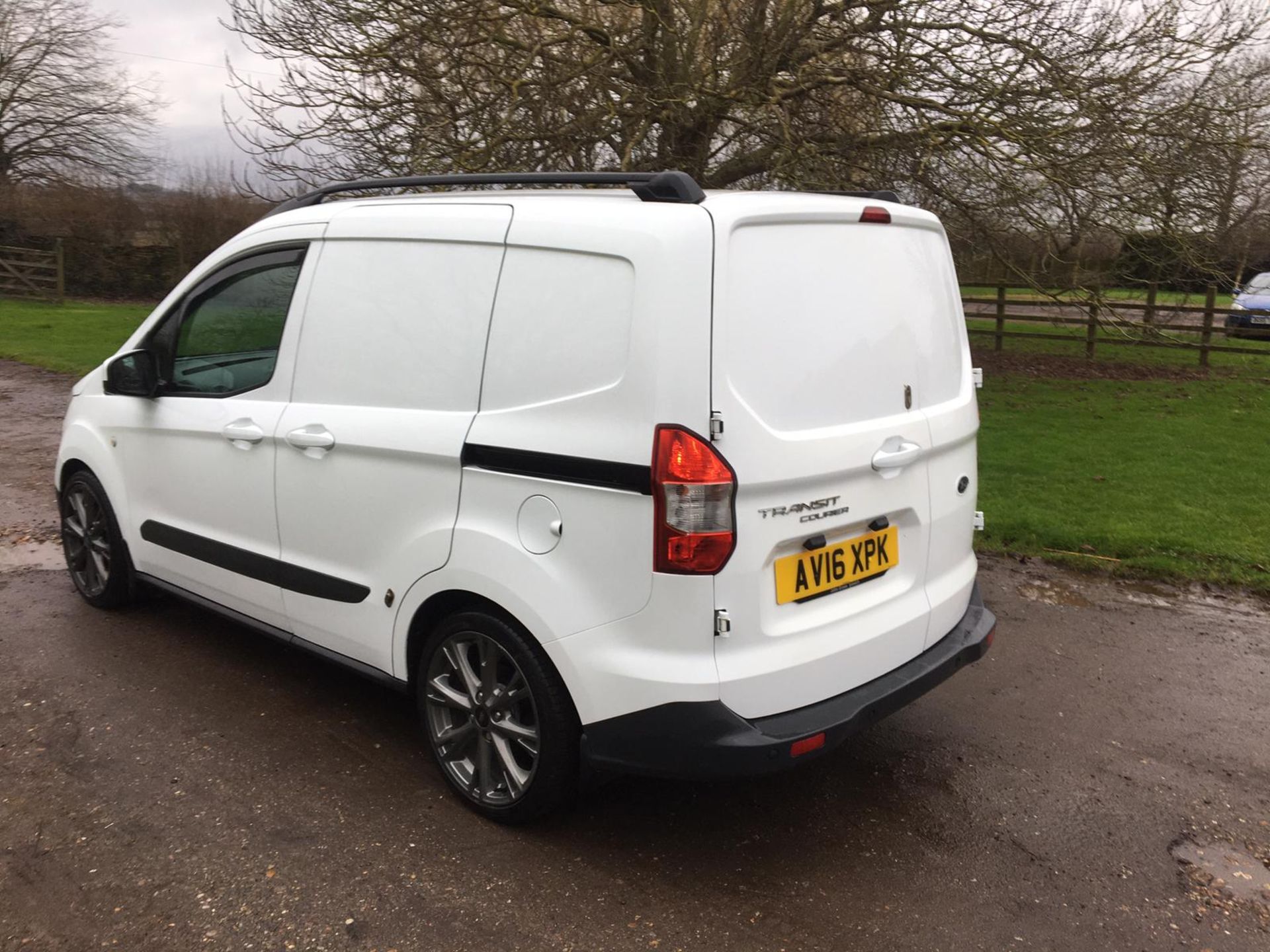 2016/16 REG FORD TRANSIT COURIER TREND TDC 1.6 DIESEL PANEL VAN, SHOWING 0 FORMER KEEPERS *NO VAT* - Image 3 of 15