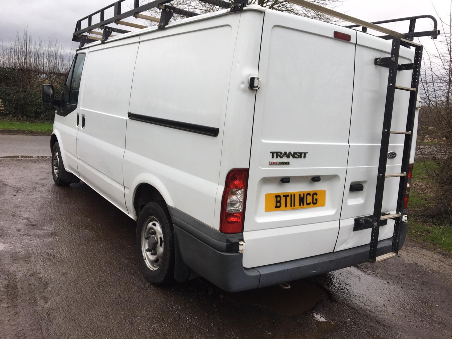 2011/11 REG FORD TRANSIT 85 T280M FWD MWB 2.2 DIESEL PANEL VAN, SHOWING 2 FORMER KEEPERS *PLUS VAT* - Image 5 of 13