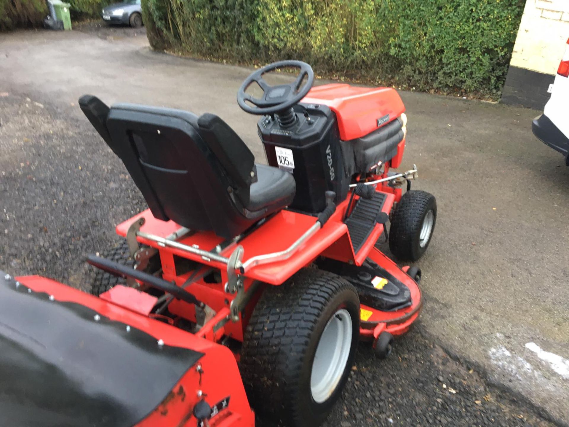 WESTWOOD V20-50 RIDE ON LAWN MOWER / LAWN TRACTOR, YEAR 2006 *NO VAT* - Image 5 of 8