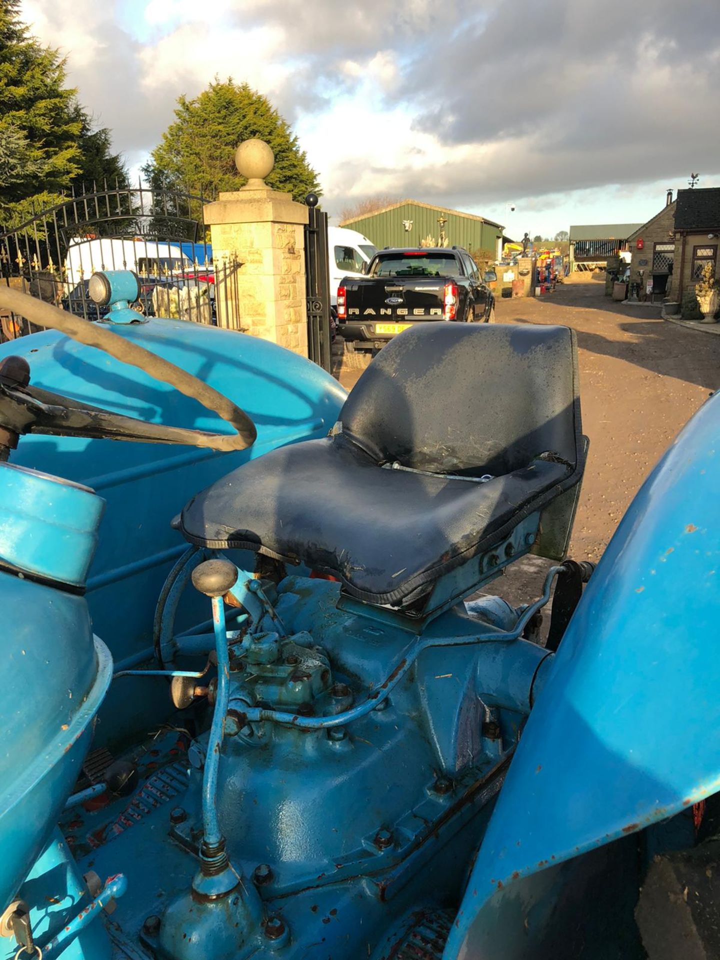 FORDSON SUPER MAJOR VINTAGE TRACTOR, RUNS AND WORKS WELL *PLUS VAT* - Image 5 of 7