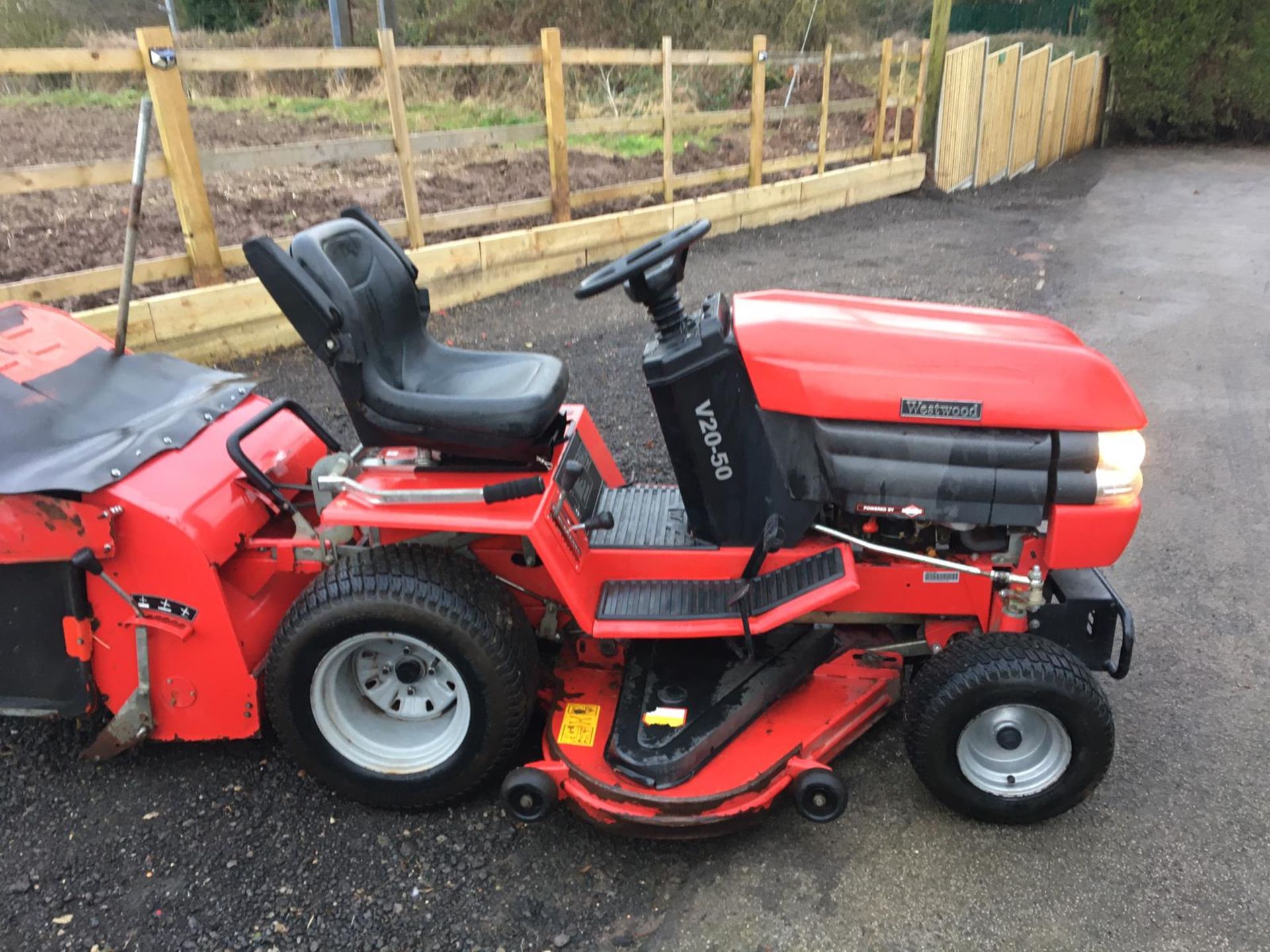 WESTWOOD V20-50 RIDE ON LAWN MOWER / LAWN TRACTOR, YEAR 2006 *NO VAT*